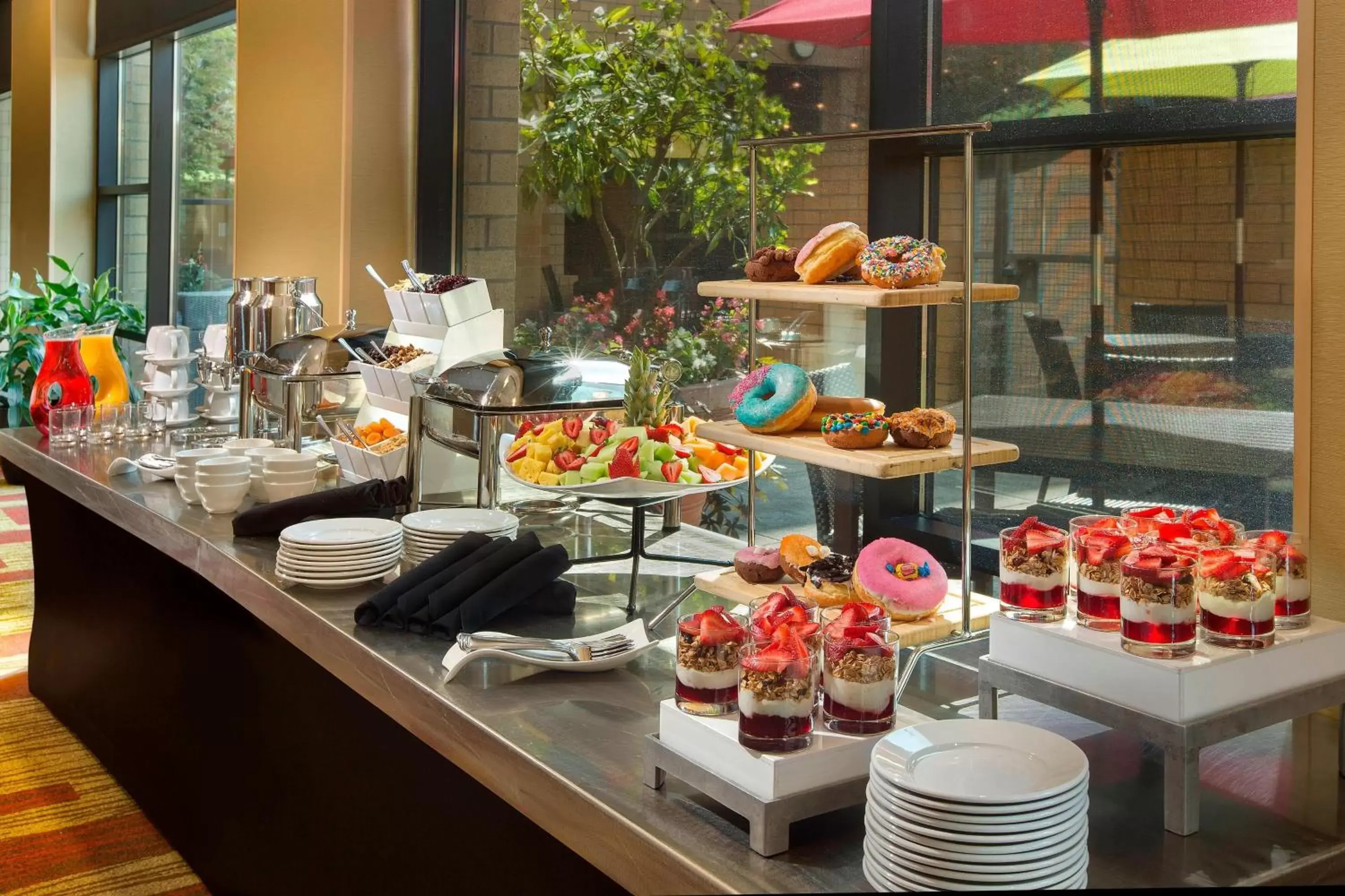 Breakfast in Courtyard Portland Downtown / Convention Center