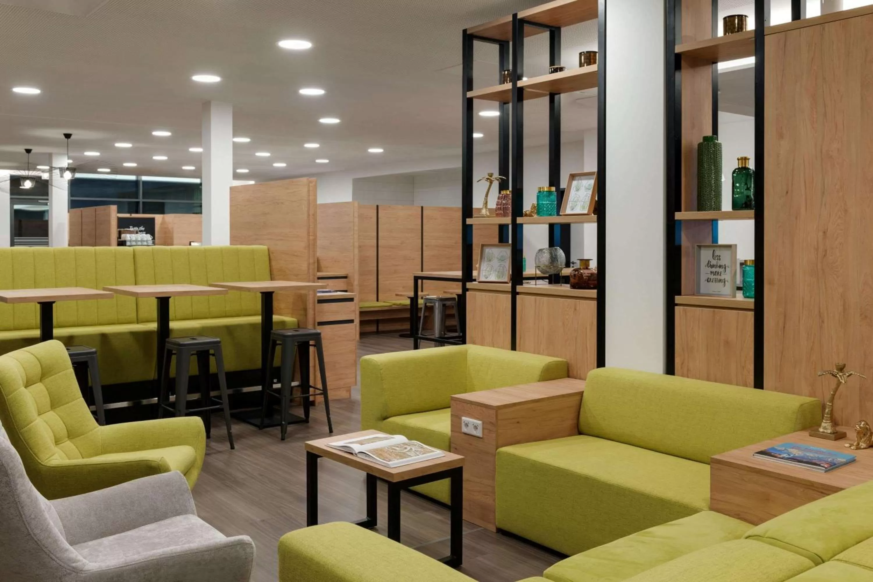 Lobby or reception in Super 8 by Wyndham Augsburg