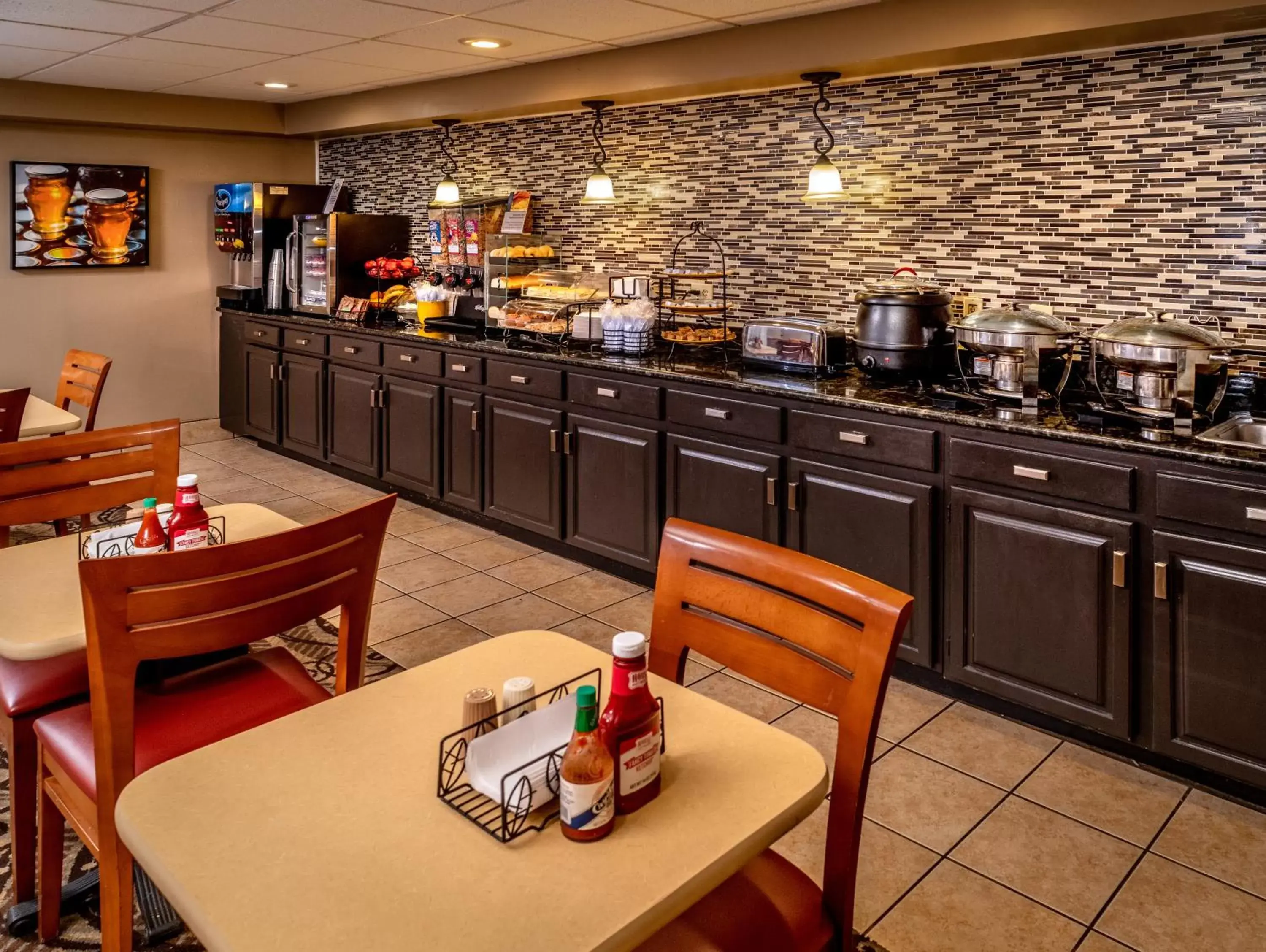 Buffet breakfast, Restaurant/Places to Eat in Best Western Huntington Mall Inn