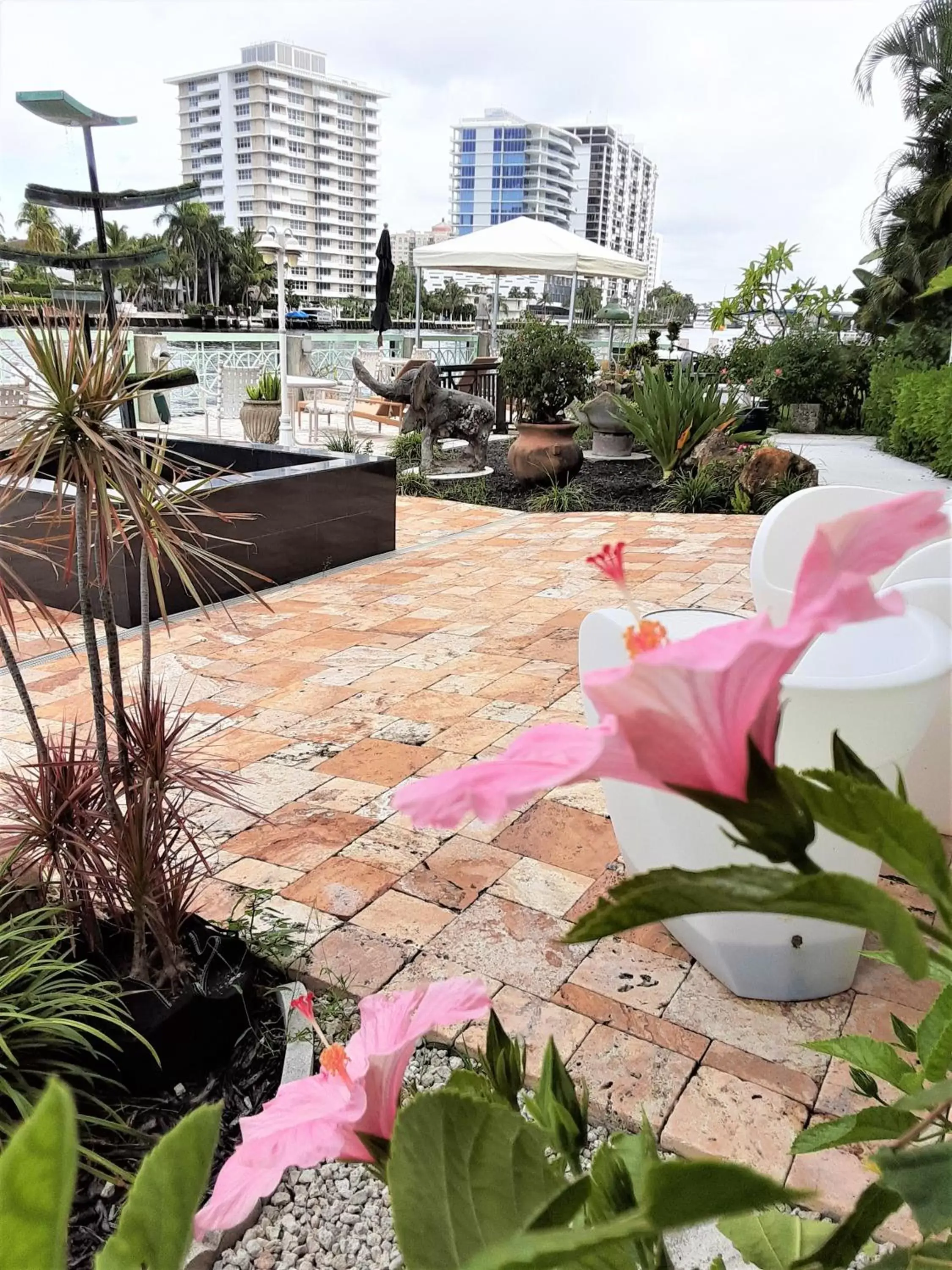 Garden view in Manhattan Tower Apartment Hotel