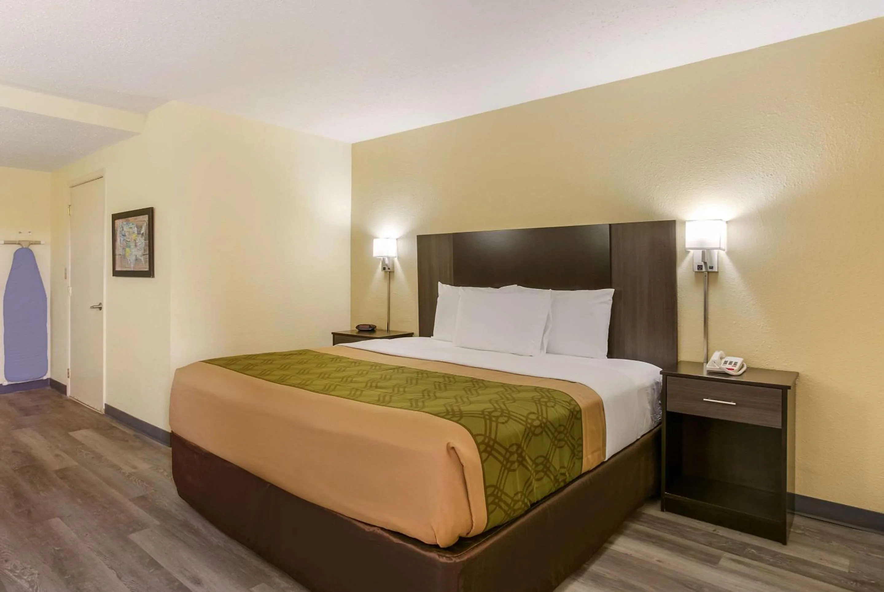 Photo of the whole room, Bed in Inn at York