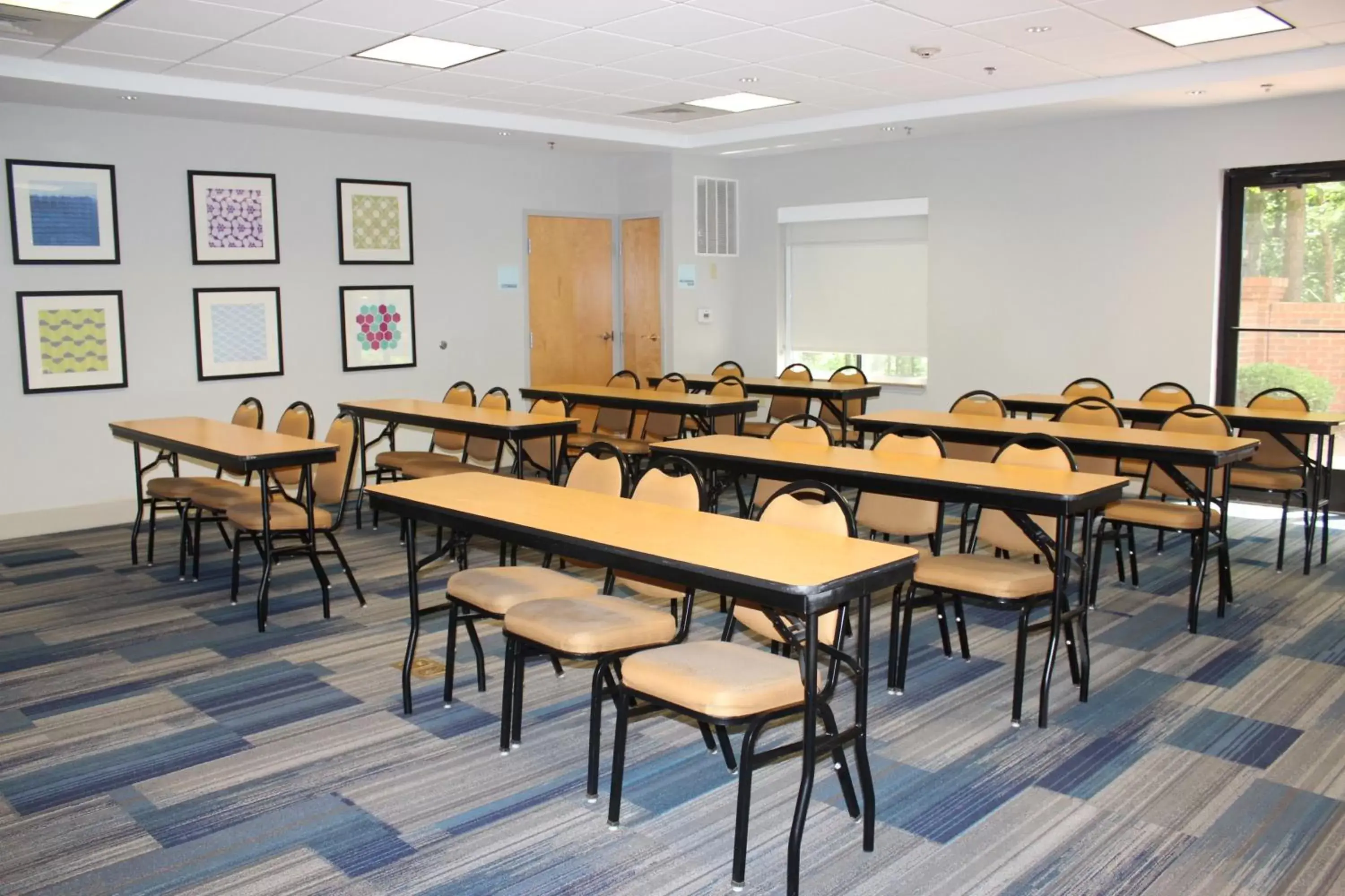 Meeting/conference room in Holiday Inn Express Forest City, an IHG Hotel