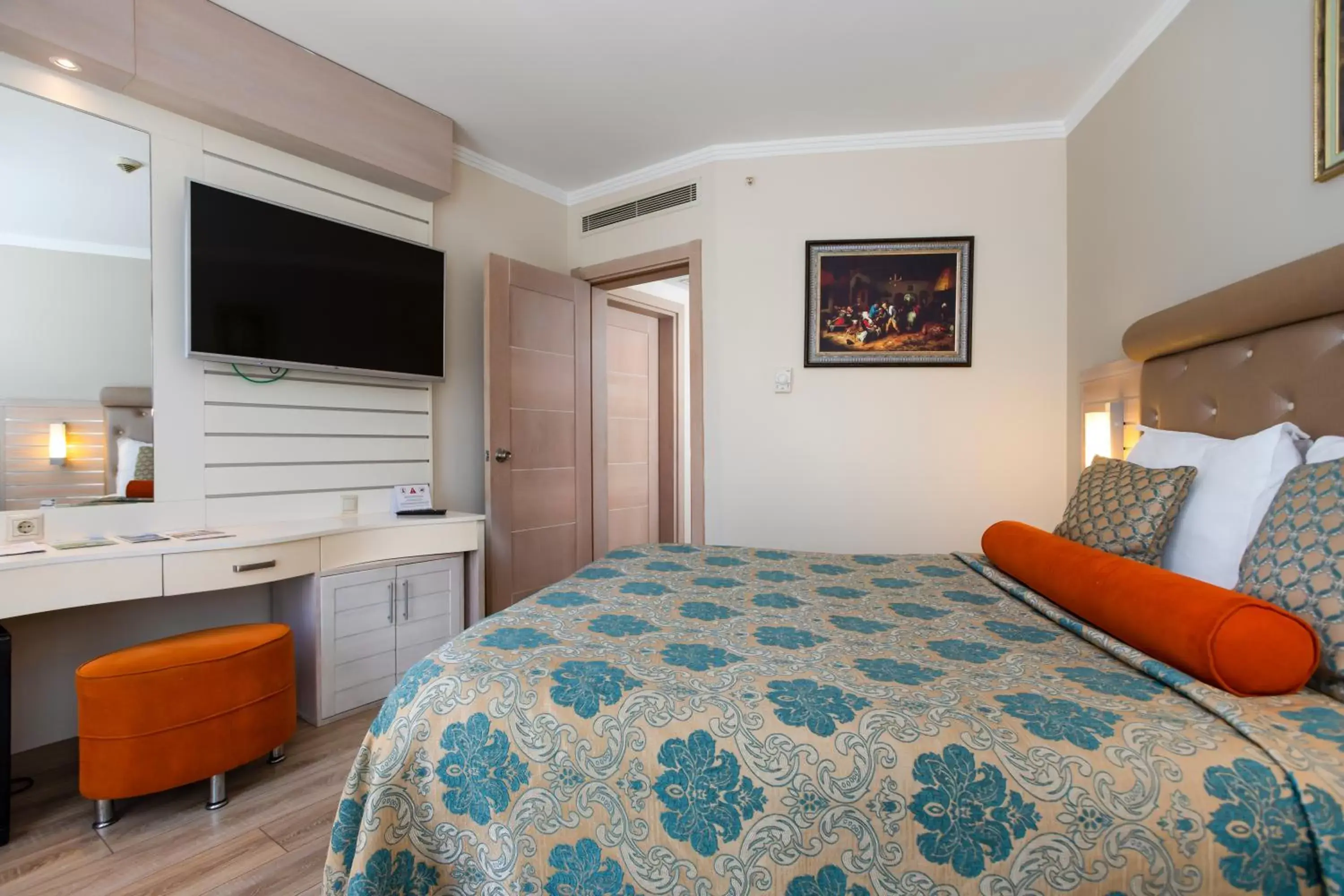 Photo of the whole room, Bed in Orange County Kemer - Adult Only