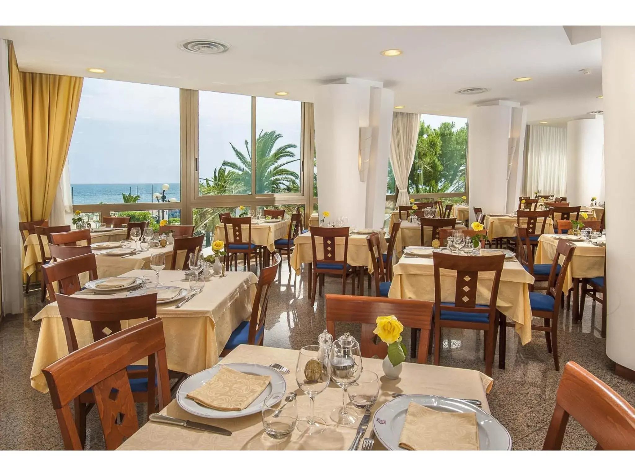 Restaurant/Places to Eat in Hotel Corallo