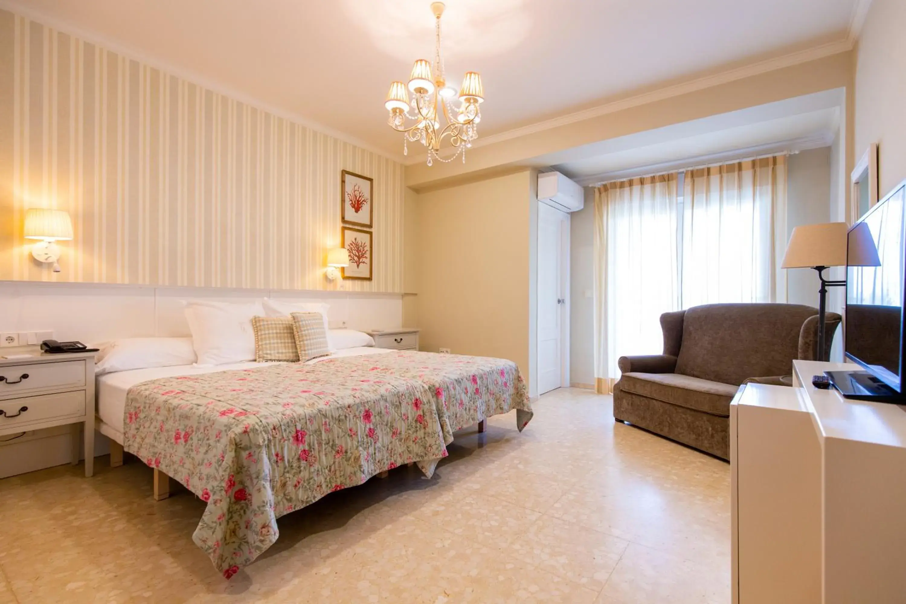 Family Room in Hotel Los Ángeles Denia Family Room in Hotel Los Ángeles Denia