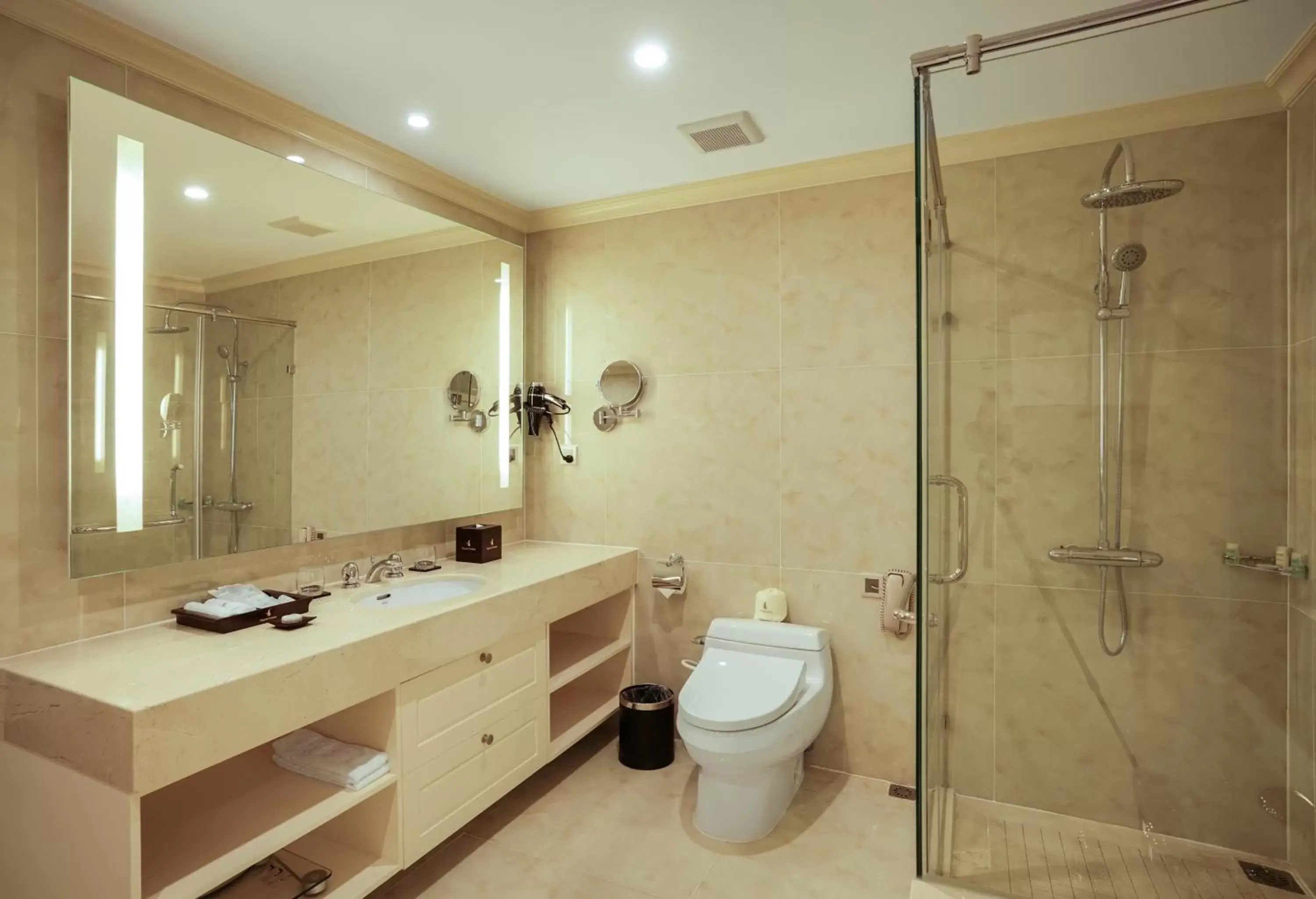 Bathroom in Vinpearl Resort & Spa Nha Trang Bay