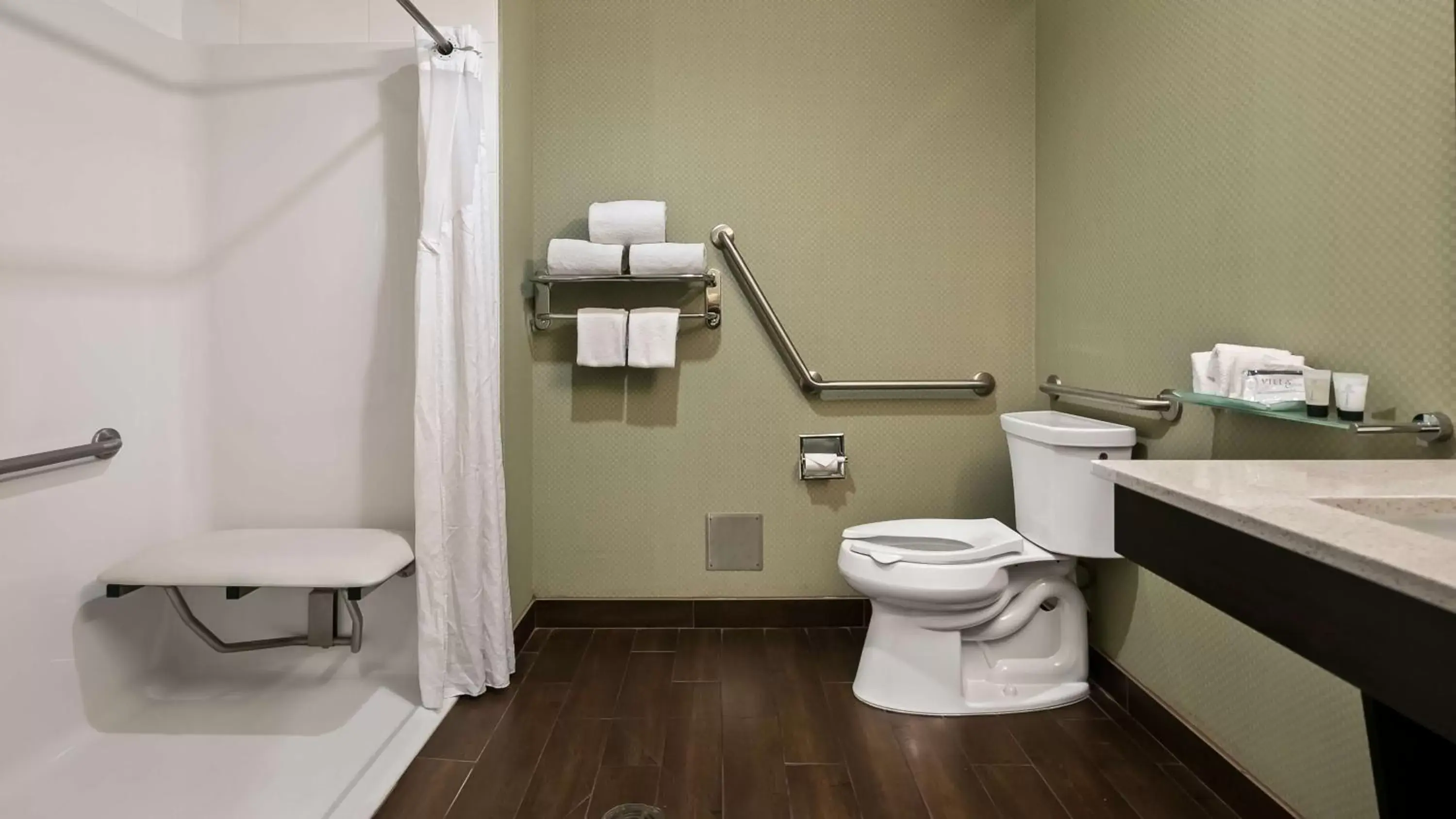 Bathroom in Best Western Pacific Inn