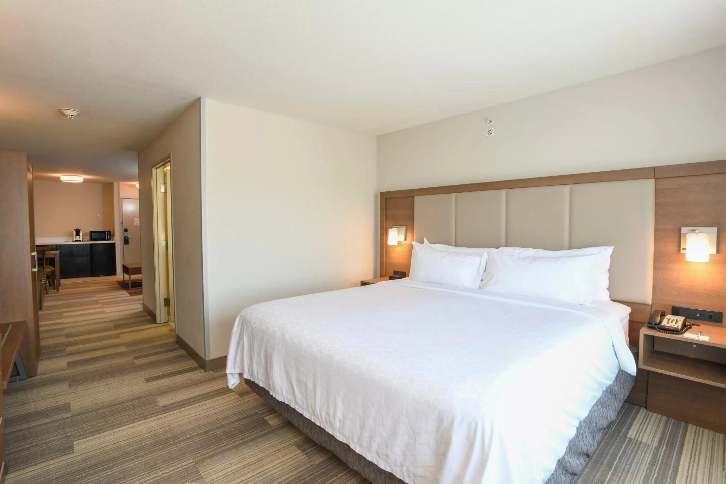 Photo of the whole room, Bed in Holiday Inn Express Hotel & Suites Richwood - Cincinnati South by IHG