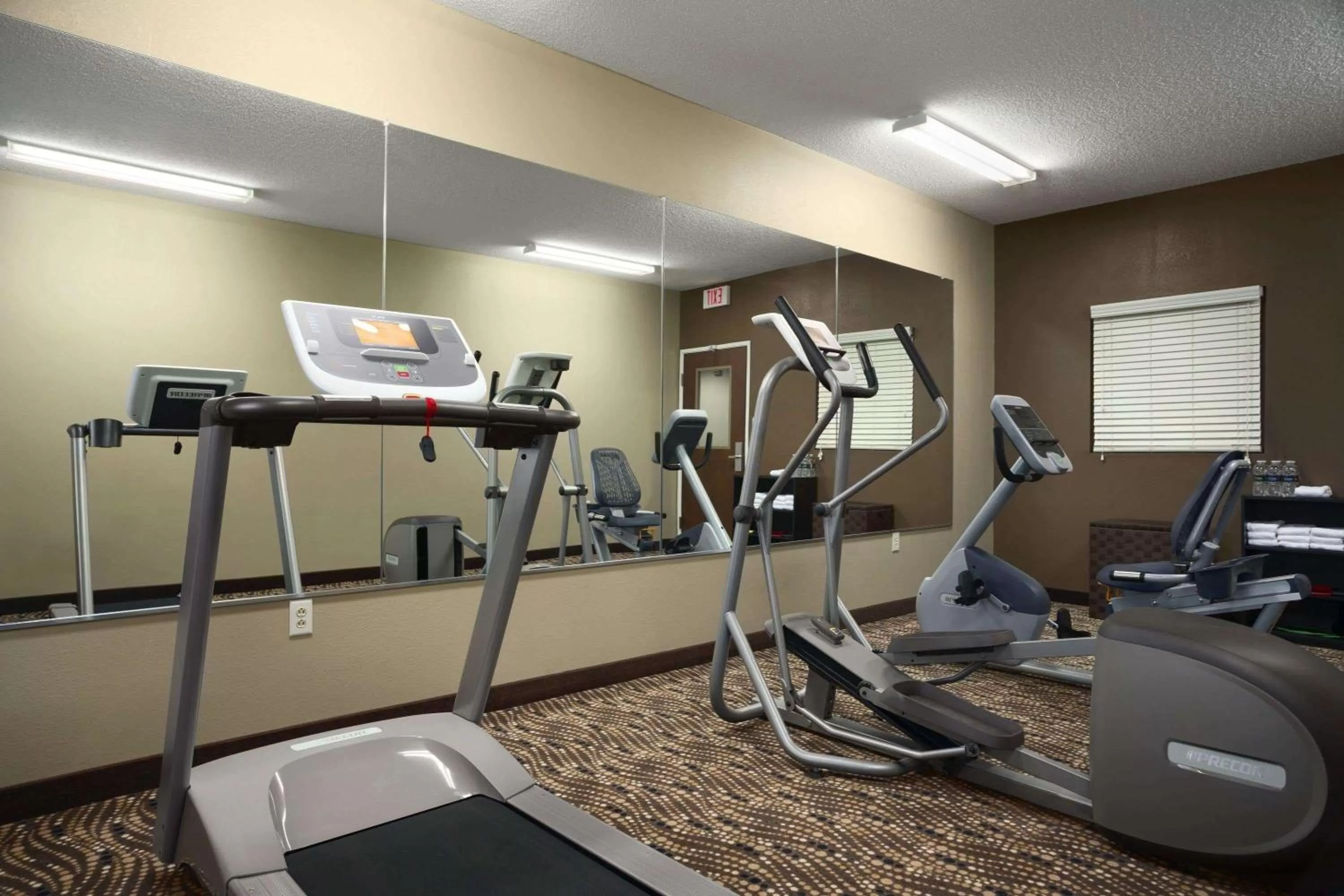 Fitness centre/facilities in Microtel Inn & Suites Fairmont