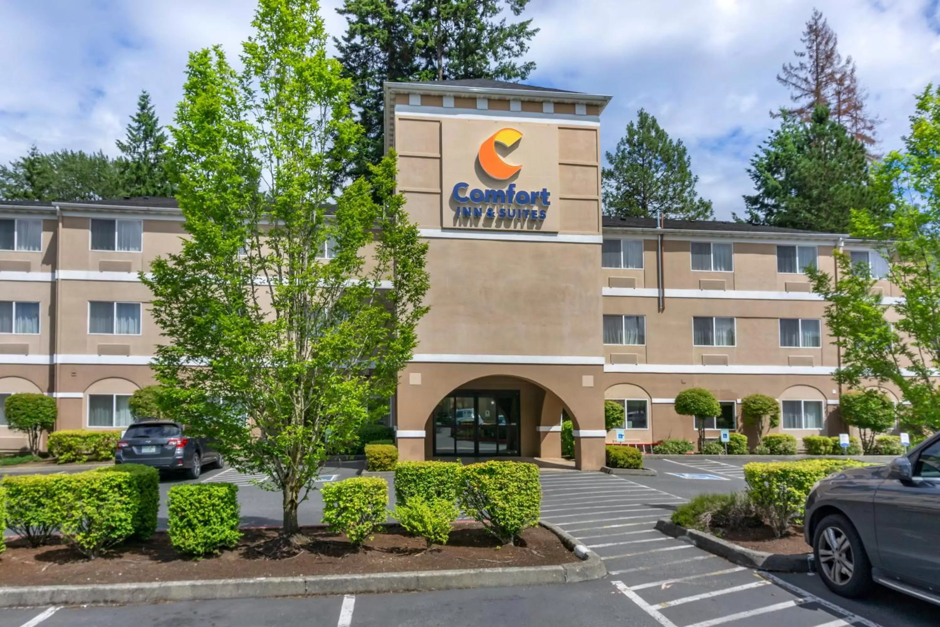 Property Building in Comfort Inn & Suites Bothell – Seattle North