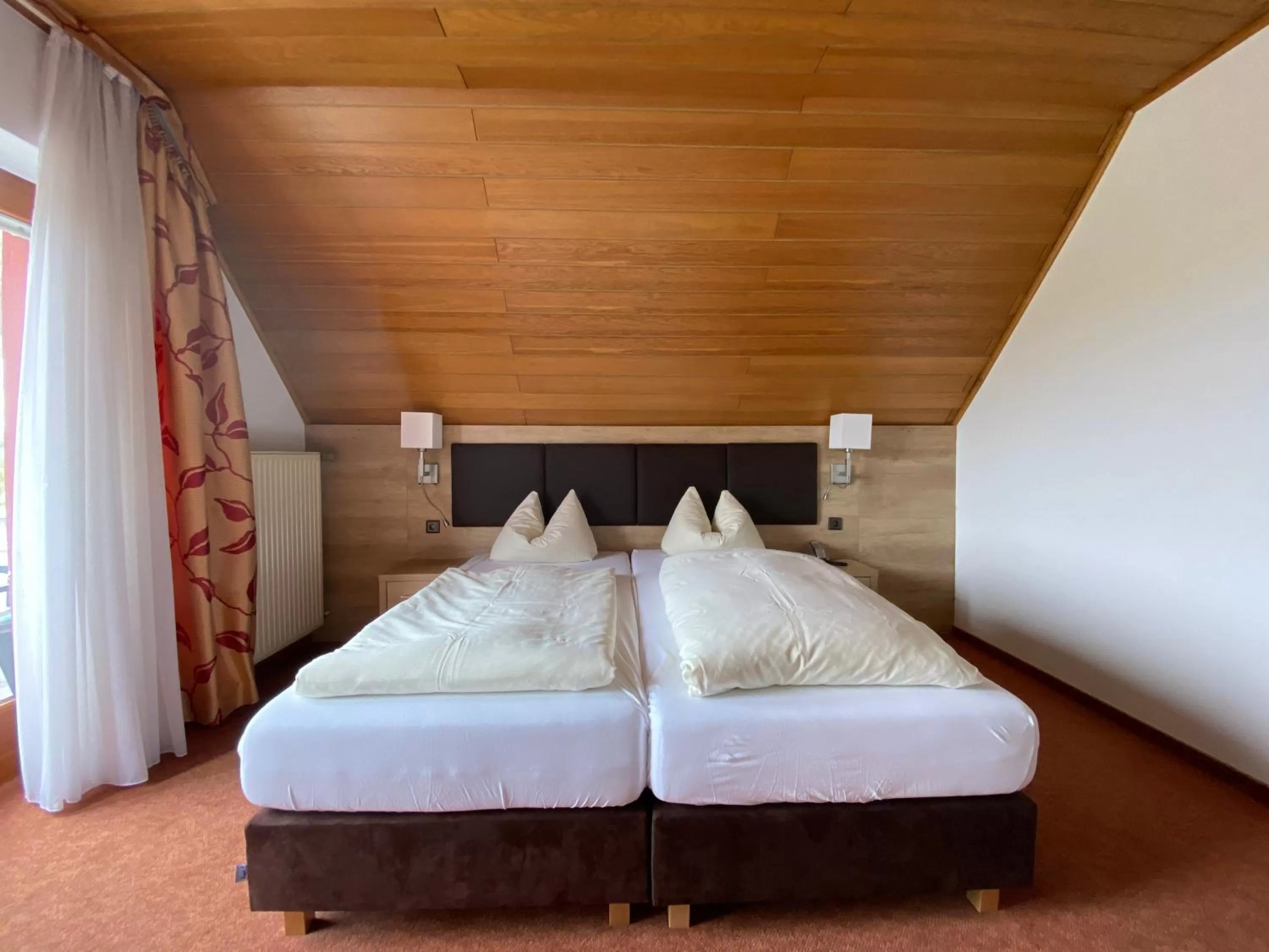 Bed in Hotel Herbstein