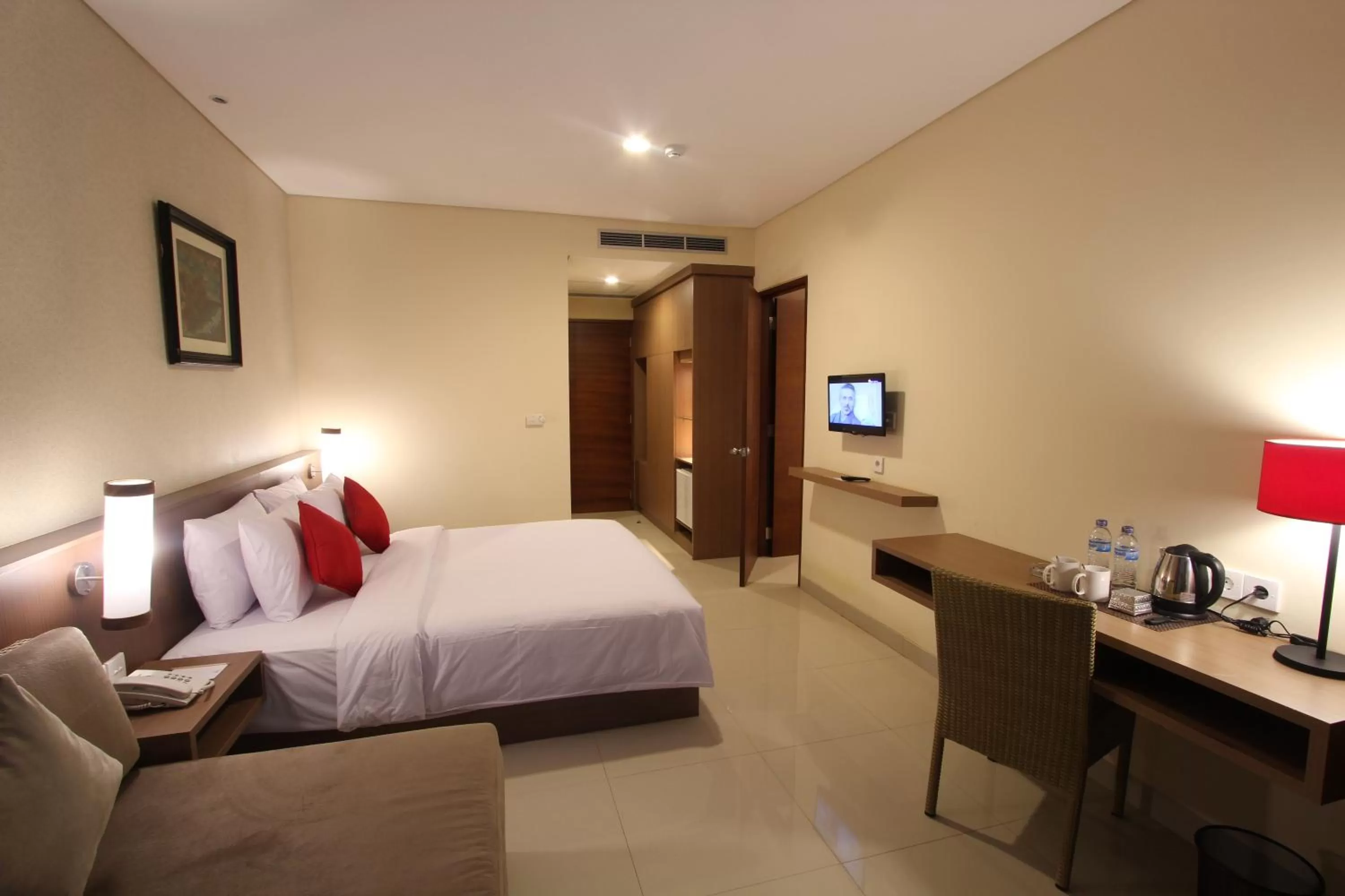 Bedroom, Bed in Grand La Walon Hotel