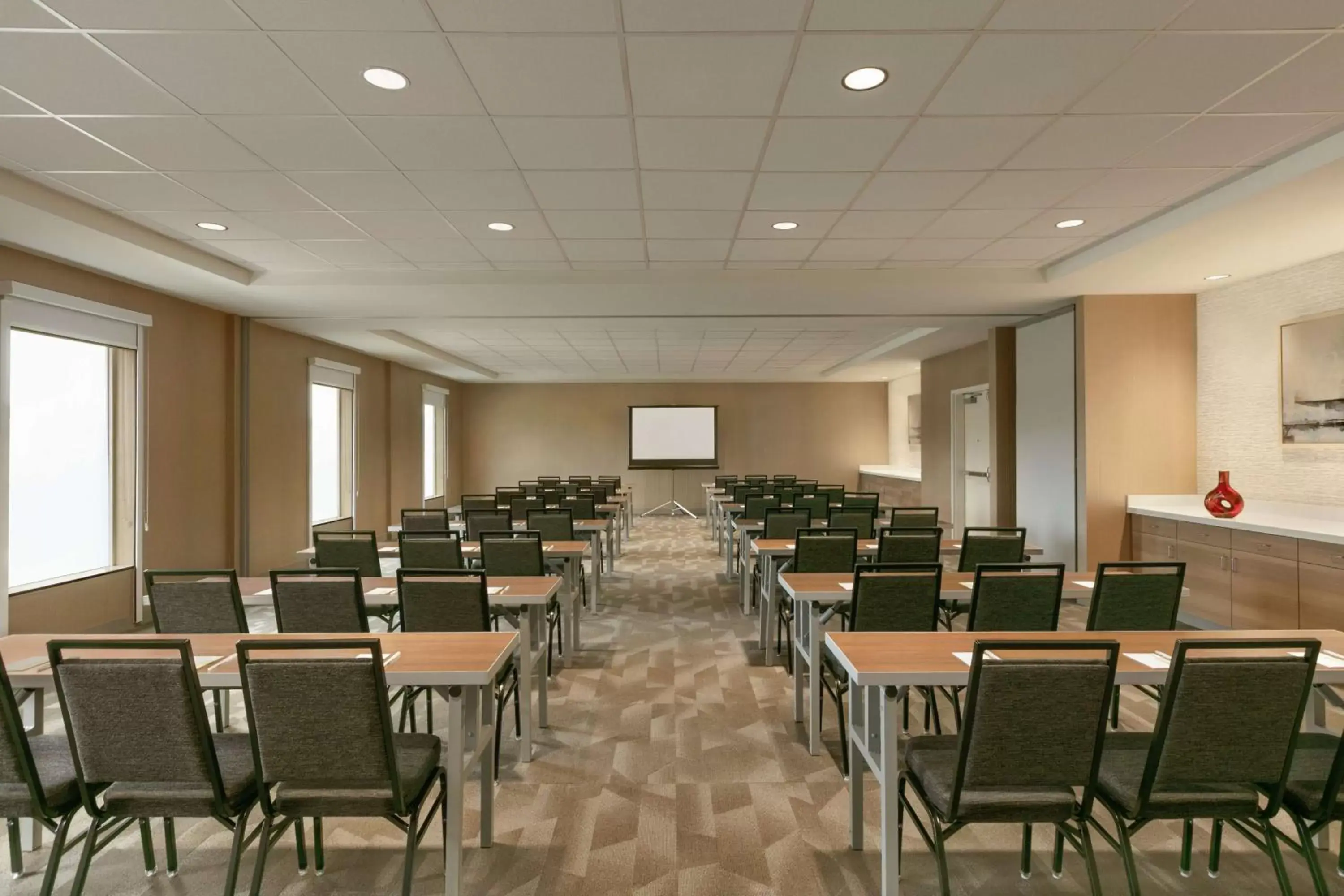 Meeting/conference room in Home2 Suites By Hilton Chantilly Dulles Airport