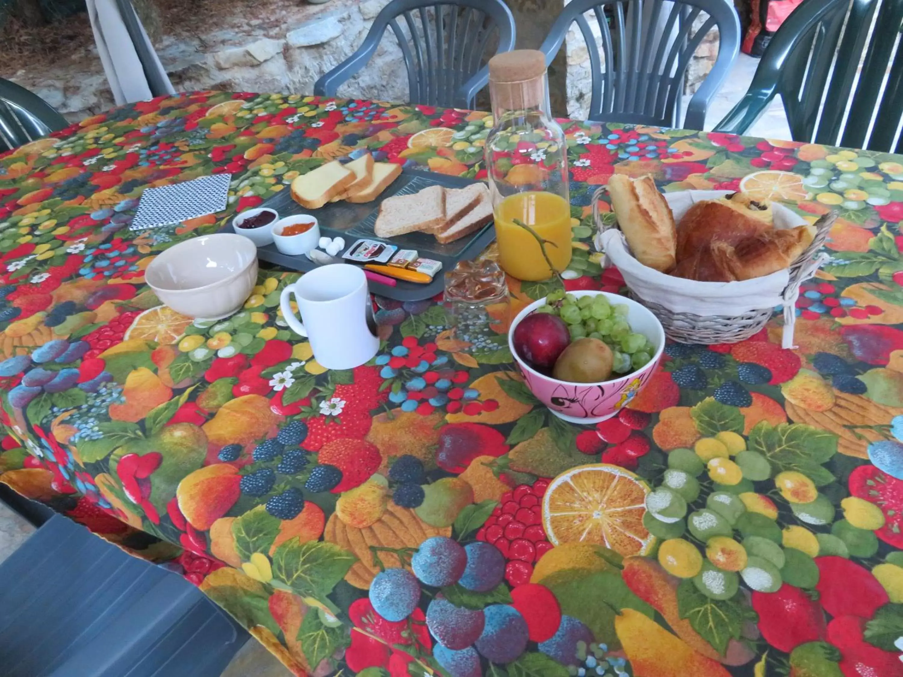 Continental breakfast in Chambre privé entre Lyon et St Etienne