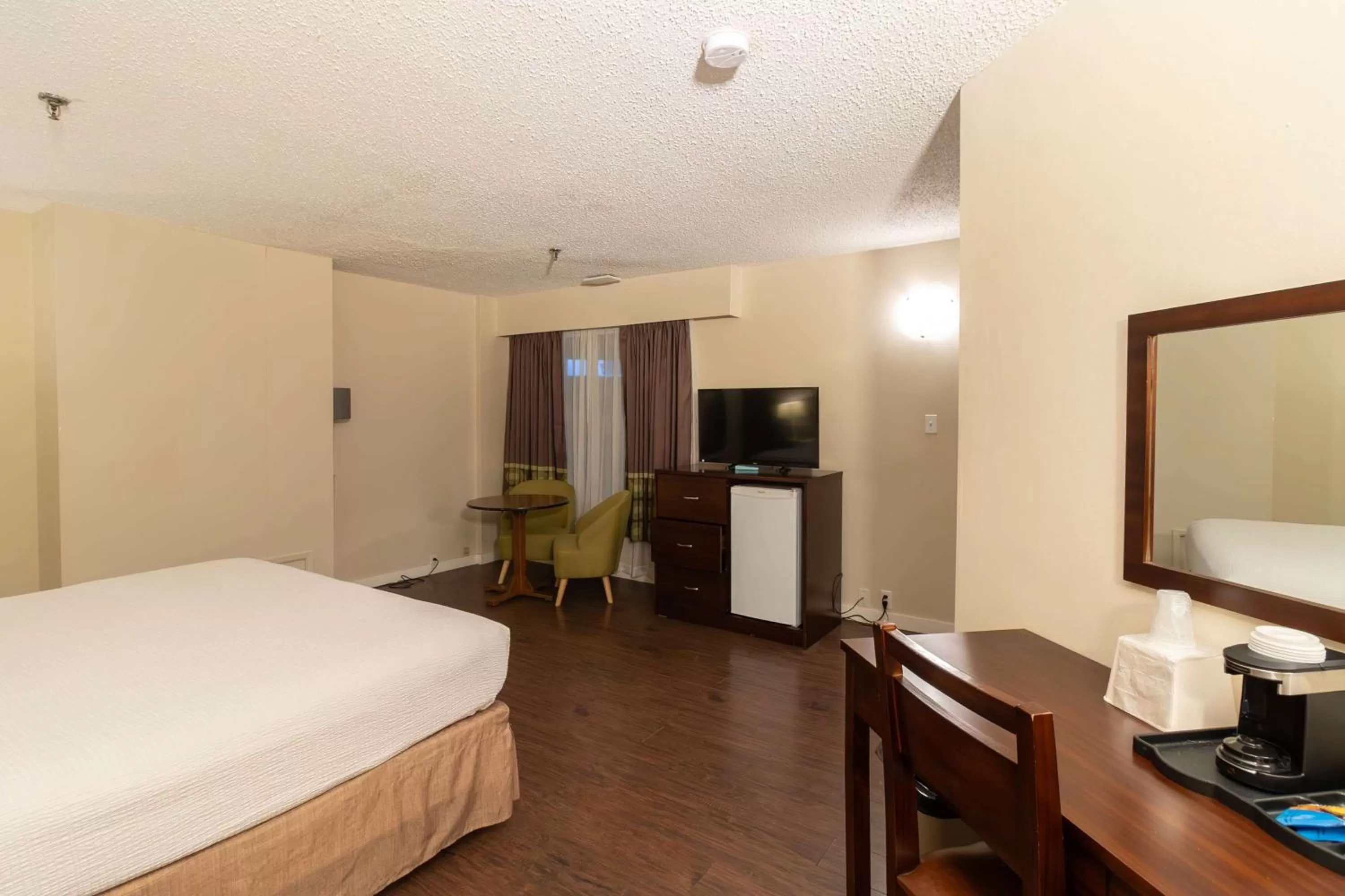 Photo of the whole room, Bed in Super 8 by Wyndham Prince George