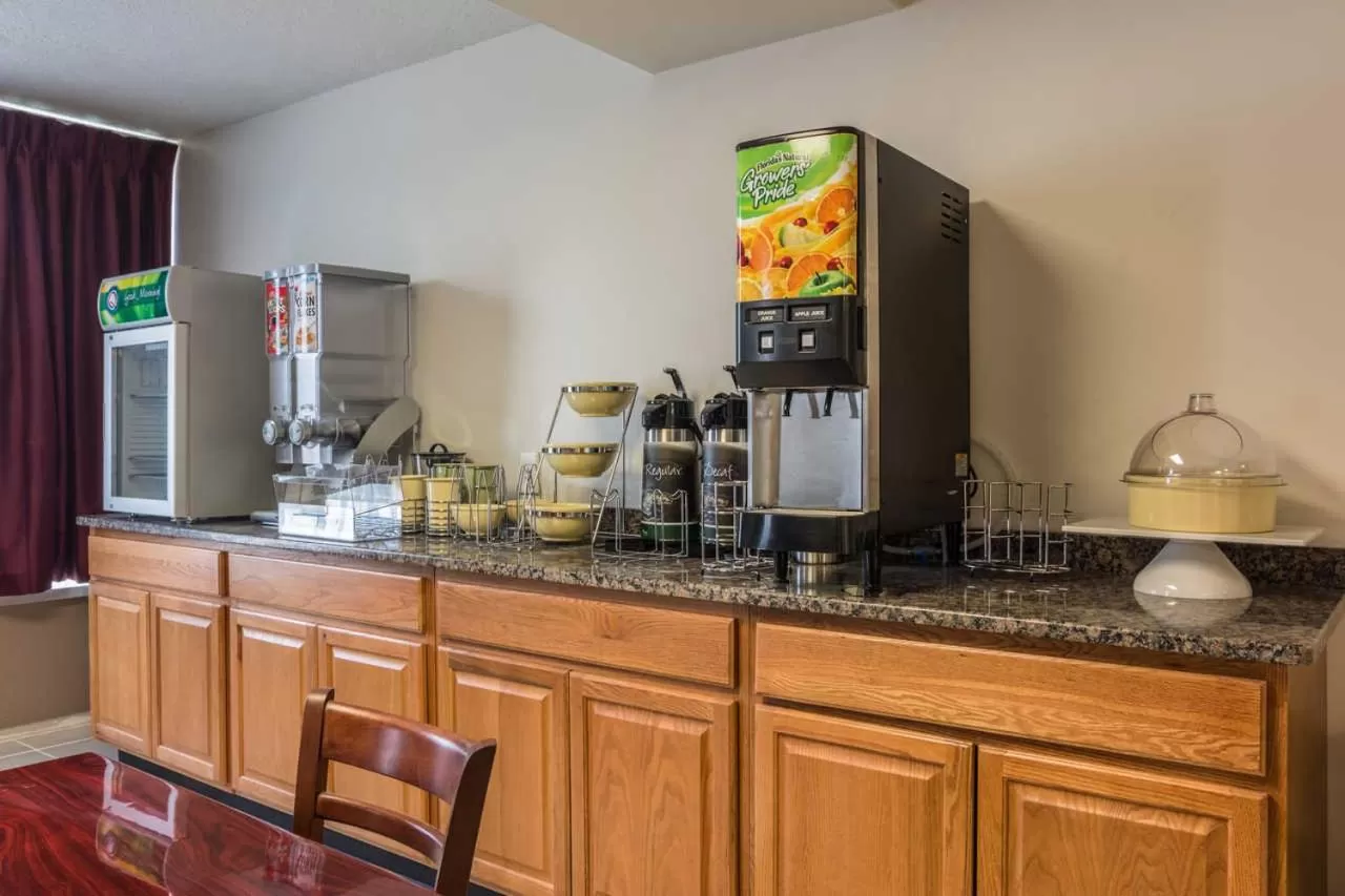 Continental breakfast in Days Inn by Wyndham Hartsfield Jackson Atlanta Airport West