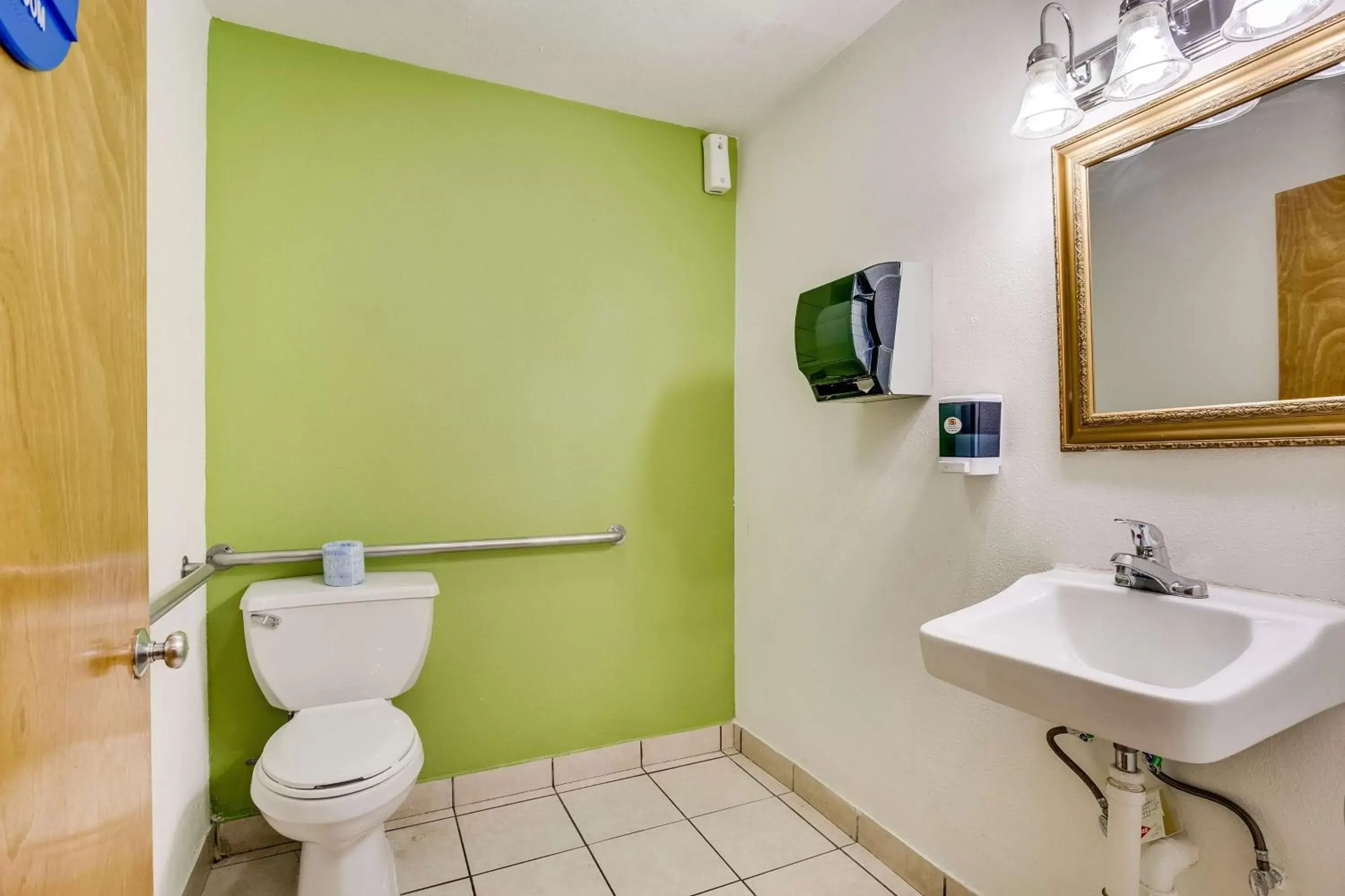 Toilet, Bathroom in Motel 6-El Paso, TX - West