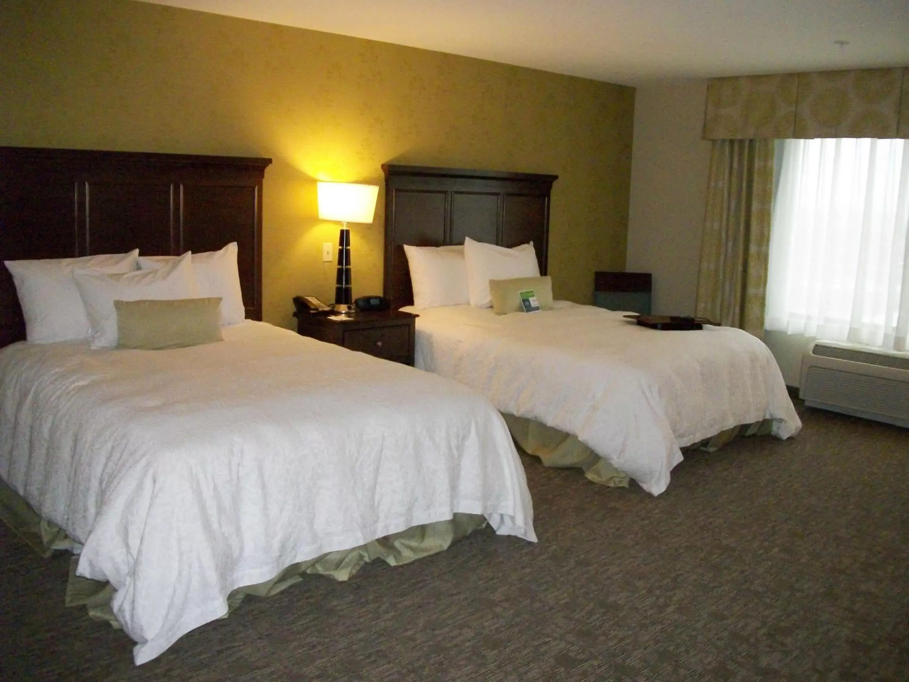 Bed in Hampton Inn & Suites Manteca