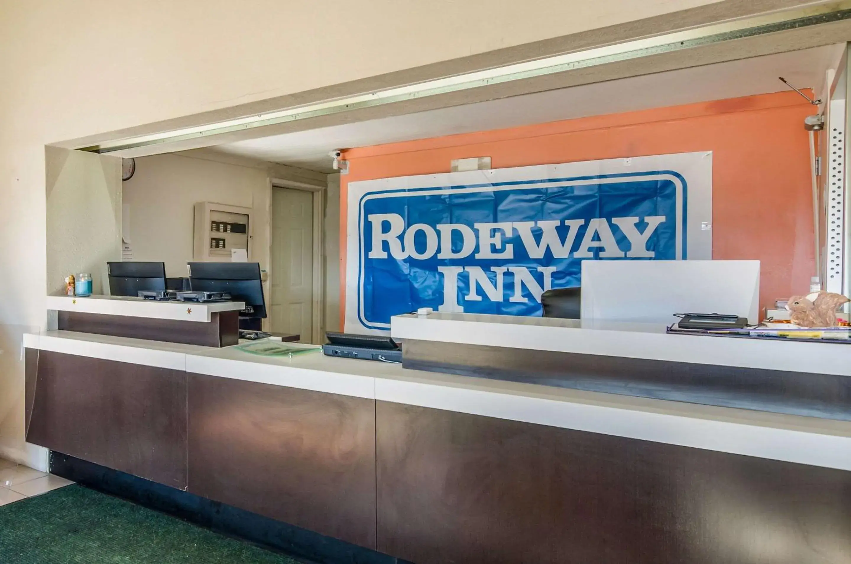 Lobby or reception in Rodeway Inn