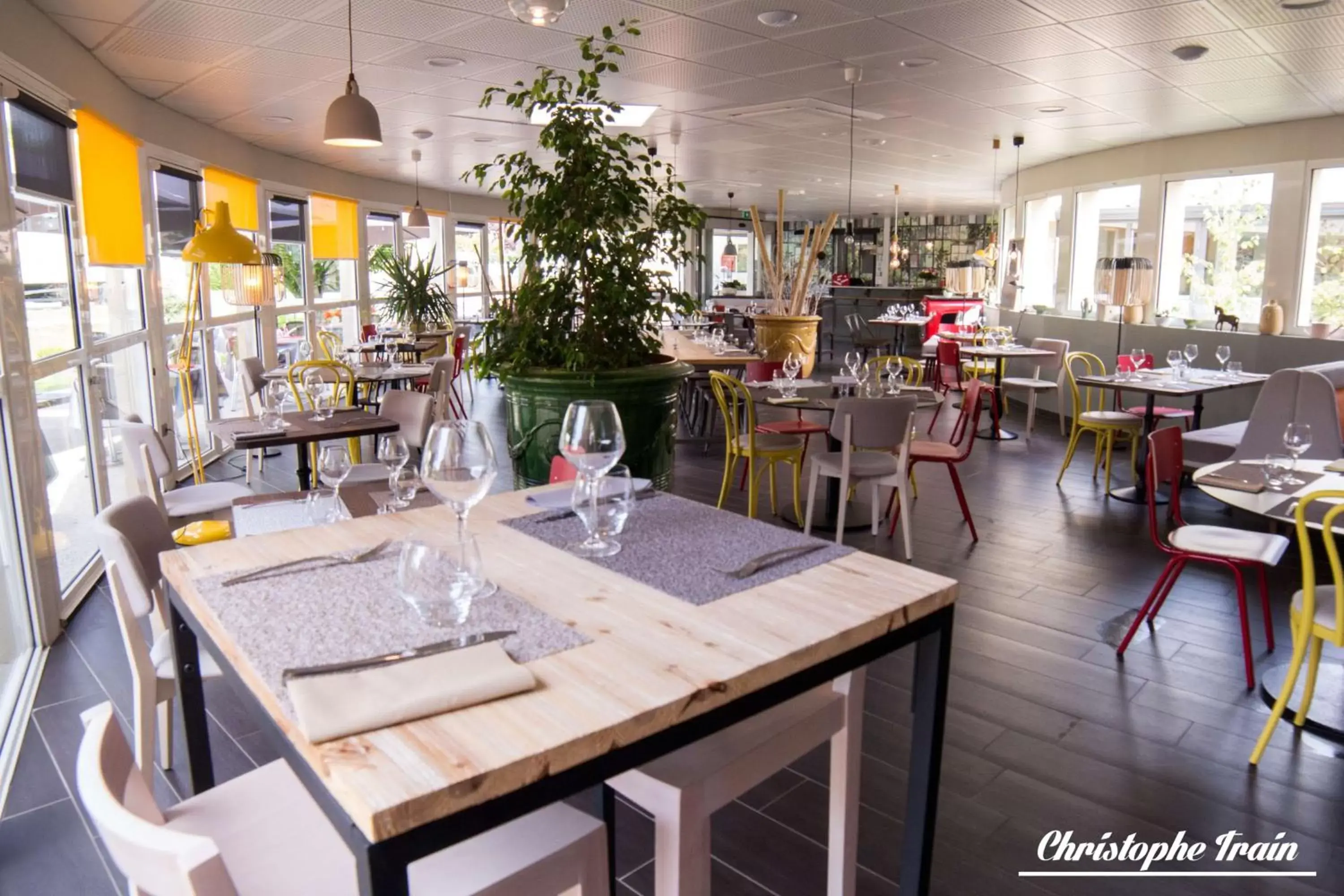 Restaurant/Places to Eat in BEST WESTERN La Porte des Châteaux