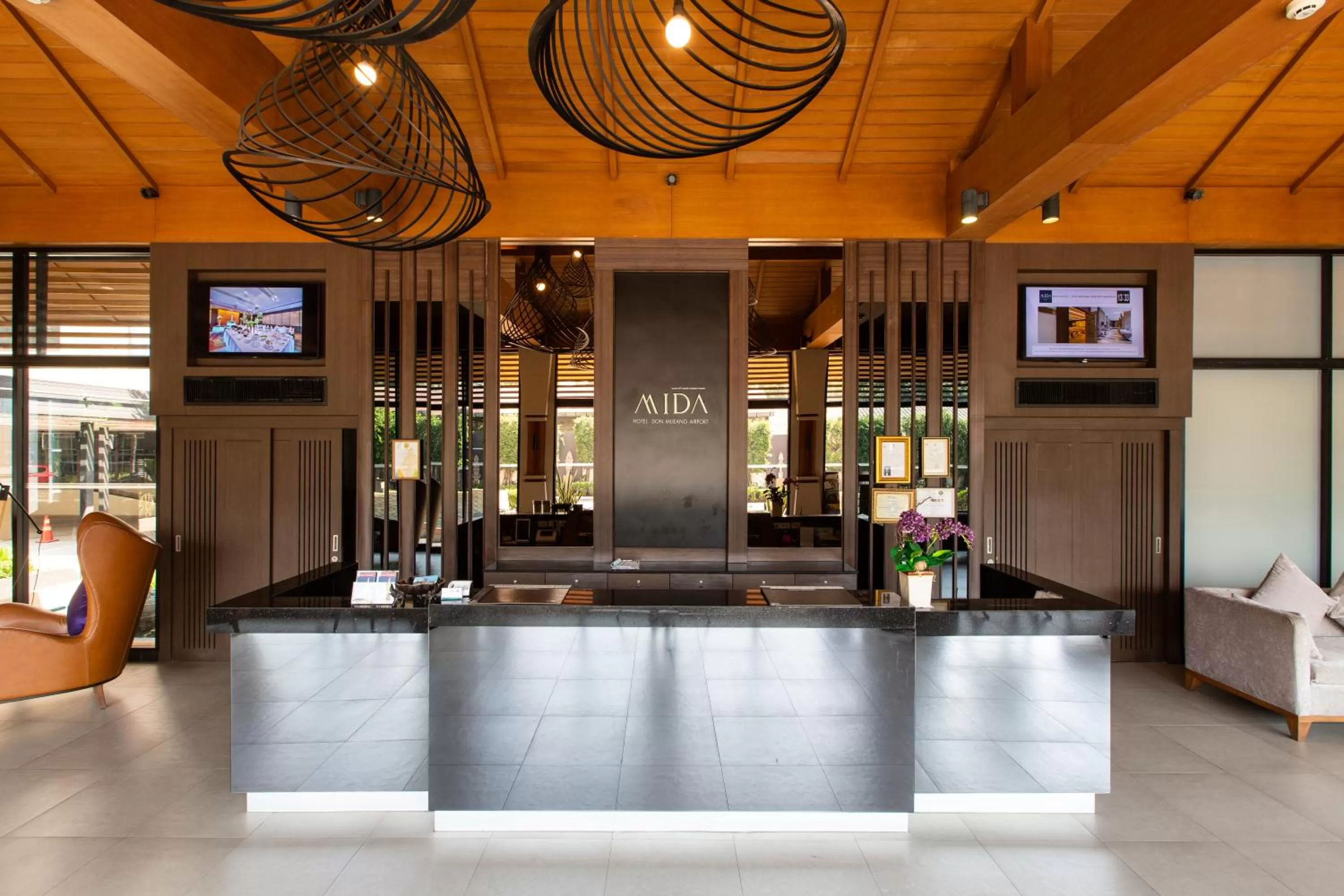 Lobby or reception in Mida Hotel Don Mueang Airport