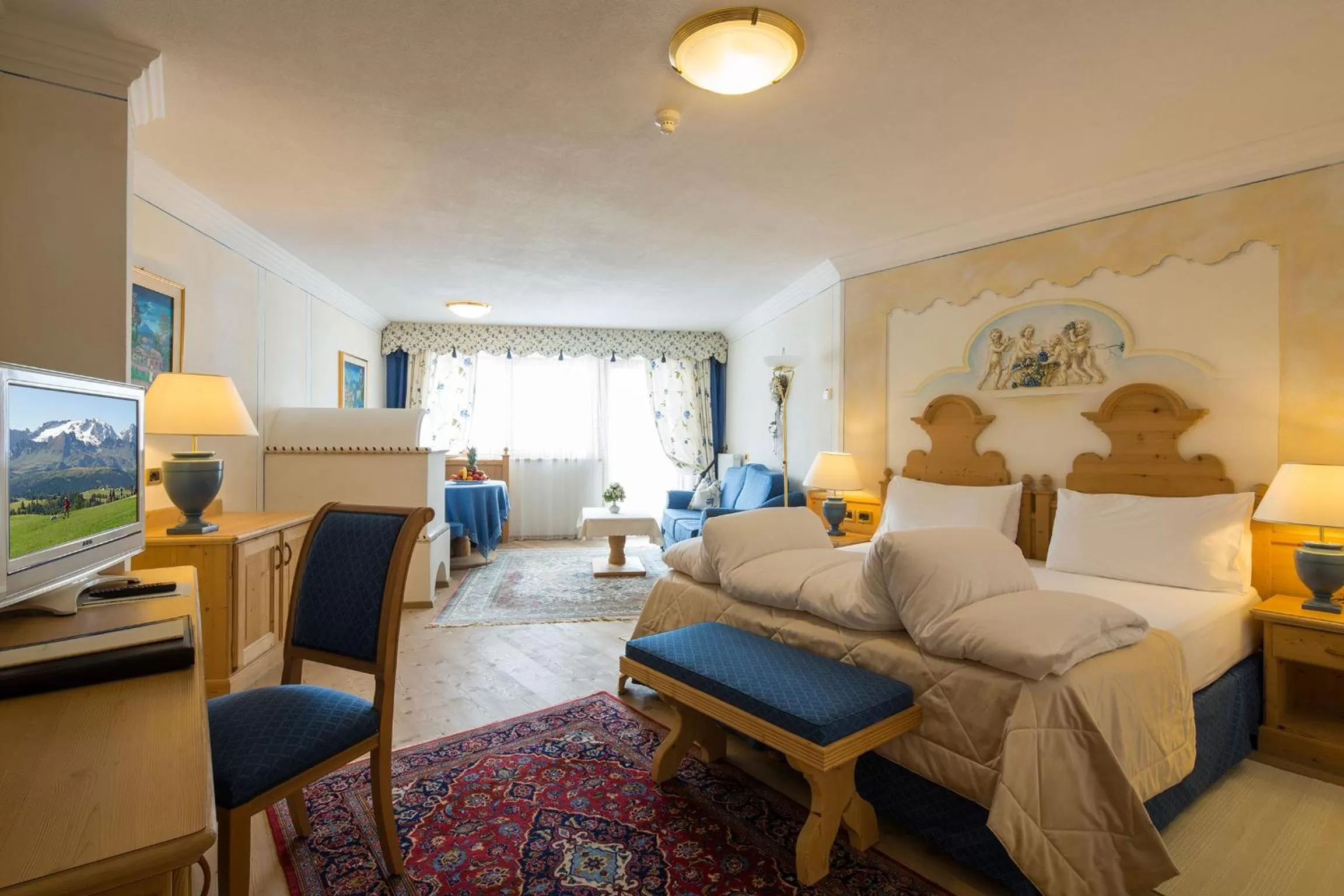 Photo of the whole room, Bed in Hotel Sassongher