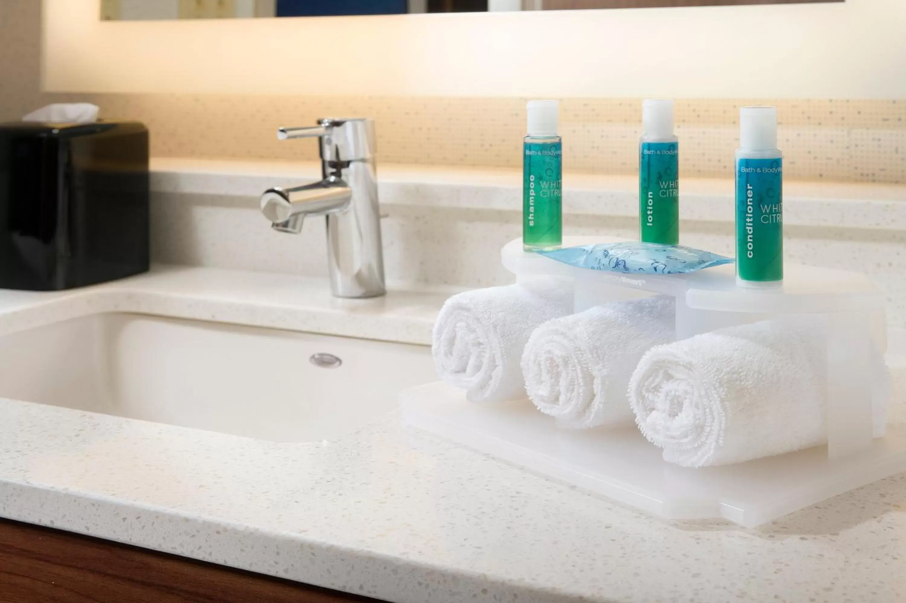 Double Room - Disability Access in Holiday Inn Express Boston North-Woburn by IHG Double Room - Disability Access in Holiday Inn Express Boston North-Woburn by IHG