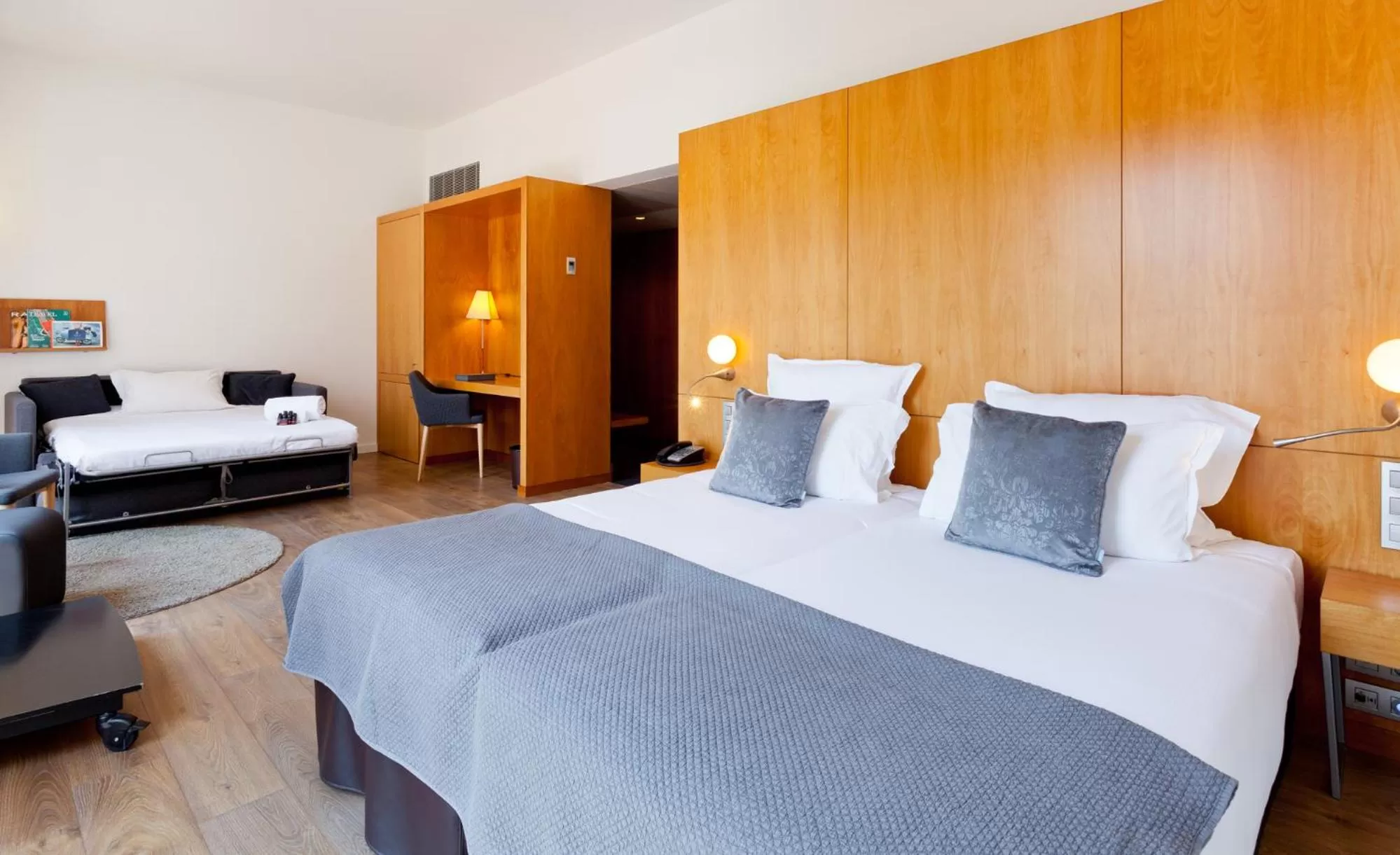 Photo of the whole room, Bed in Hotel Condes de Barcelona