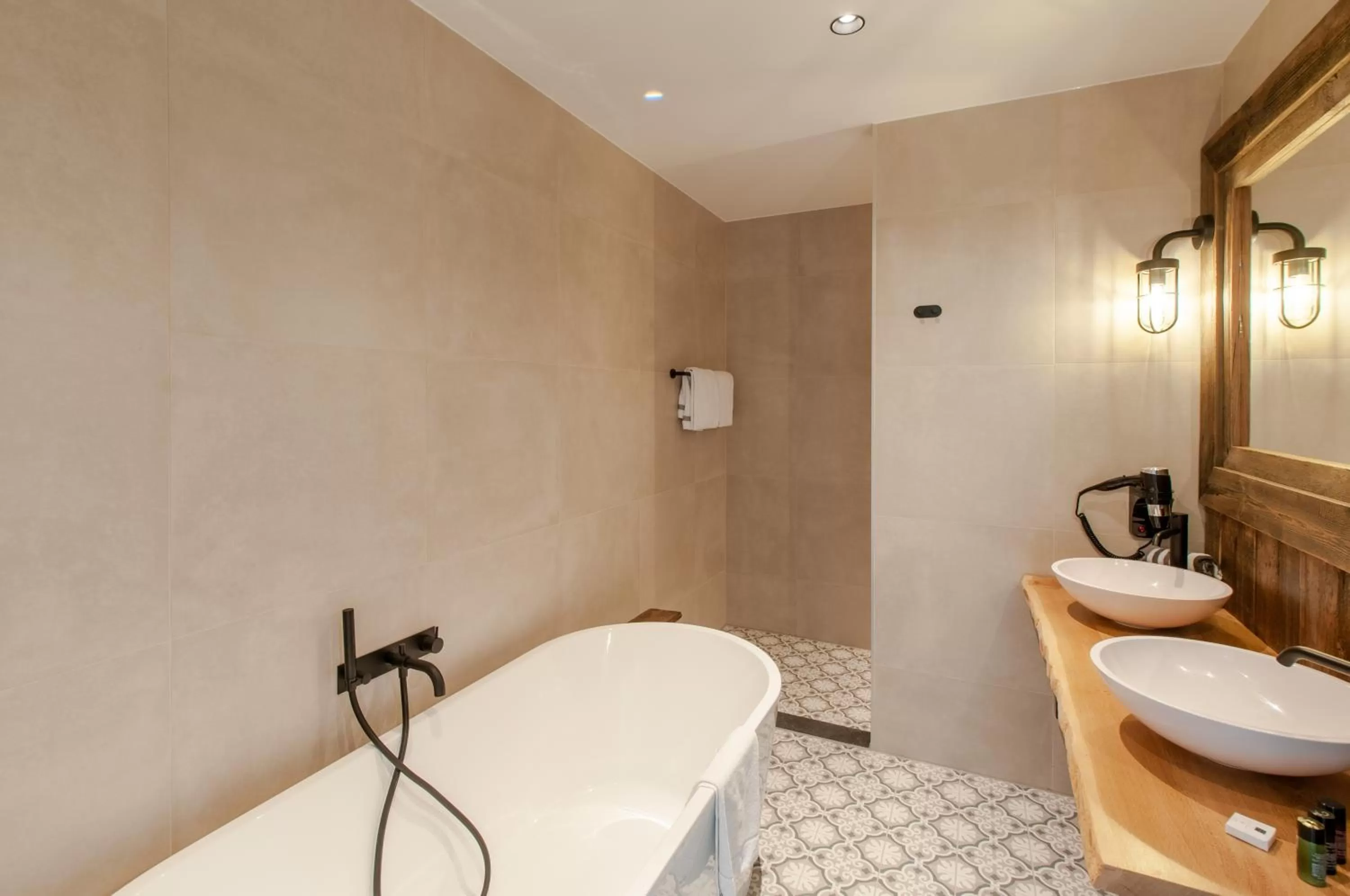 Waterrijk Oesterdam Hotel