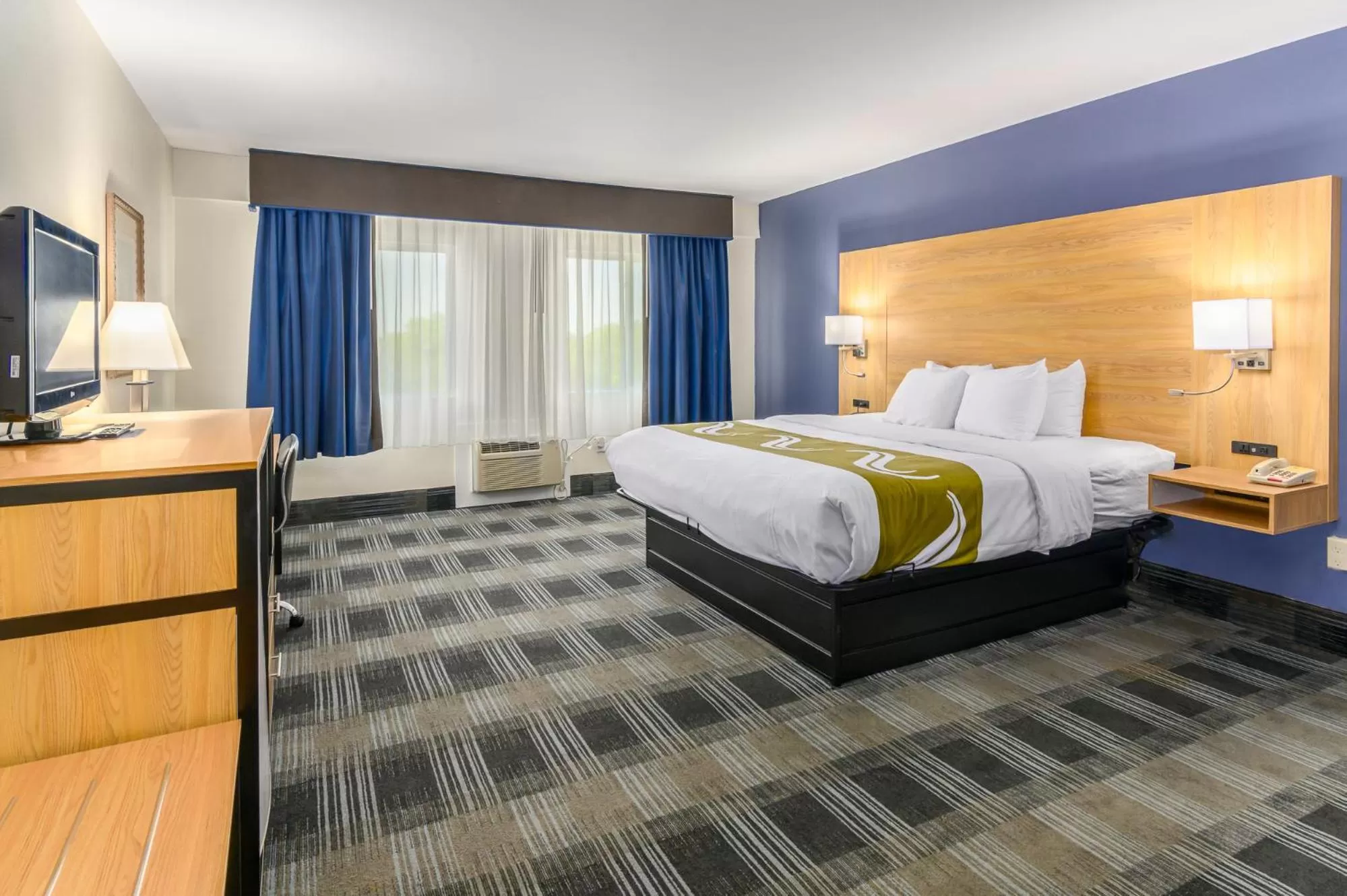 Photo of the whole room, Bed in Quality Inn