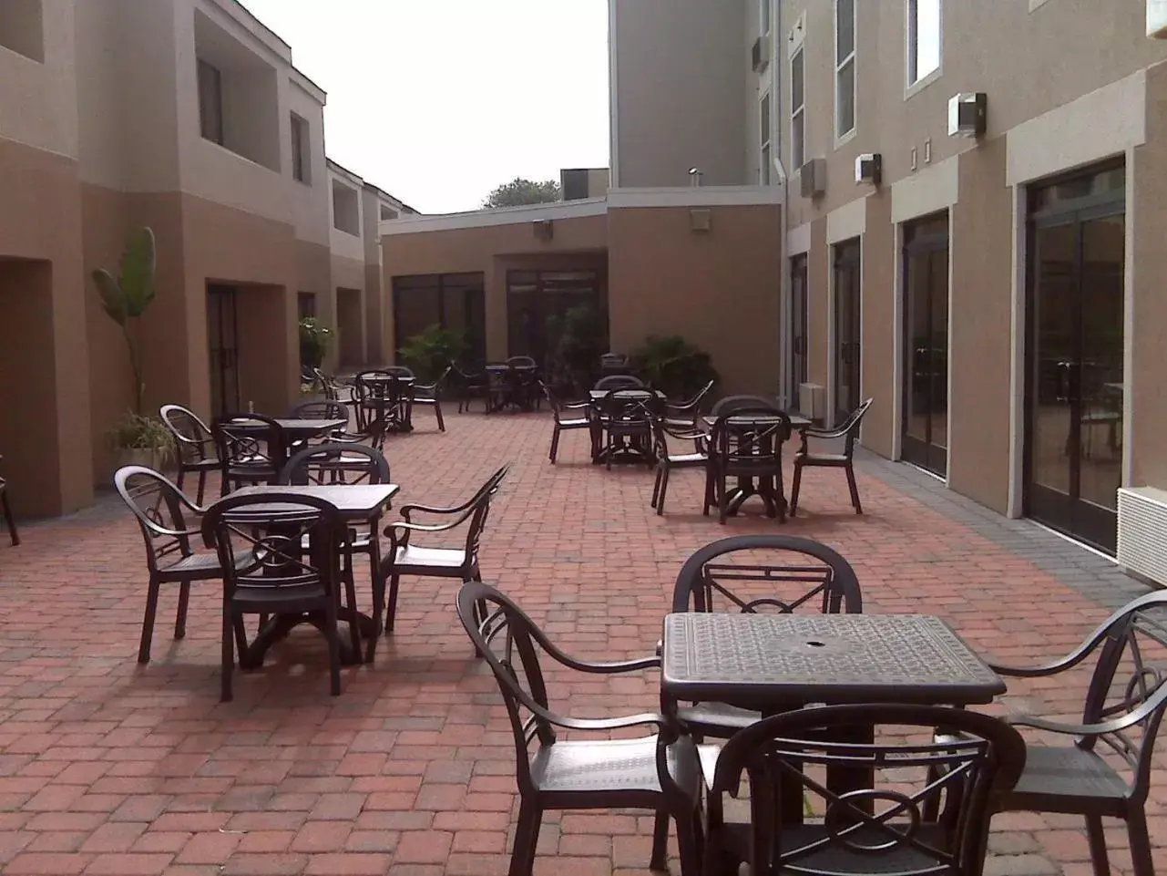 Patio, Restaurant/Places to Eat in Baymont by Wyndham Prince George Fort Gregg-Adams Patio, Restaurant/Places to Eat in Baymont by Wyndham Prince George Fort Gregg-Adams