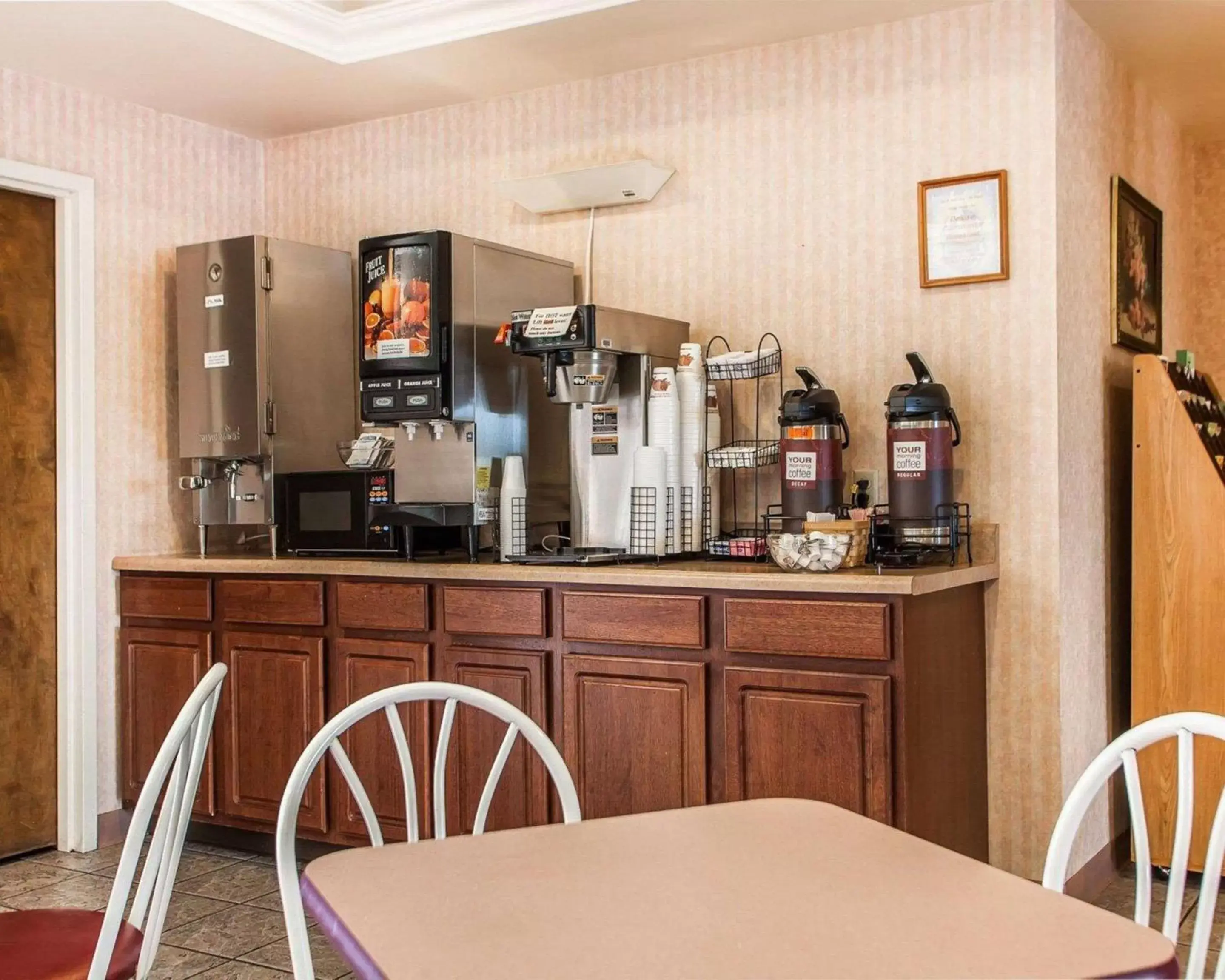 Restaurant/places to eat in Quality Inn Midway Restaurant/places to eat in Quality Inn Midway