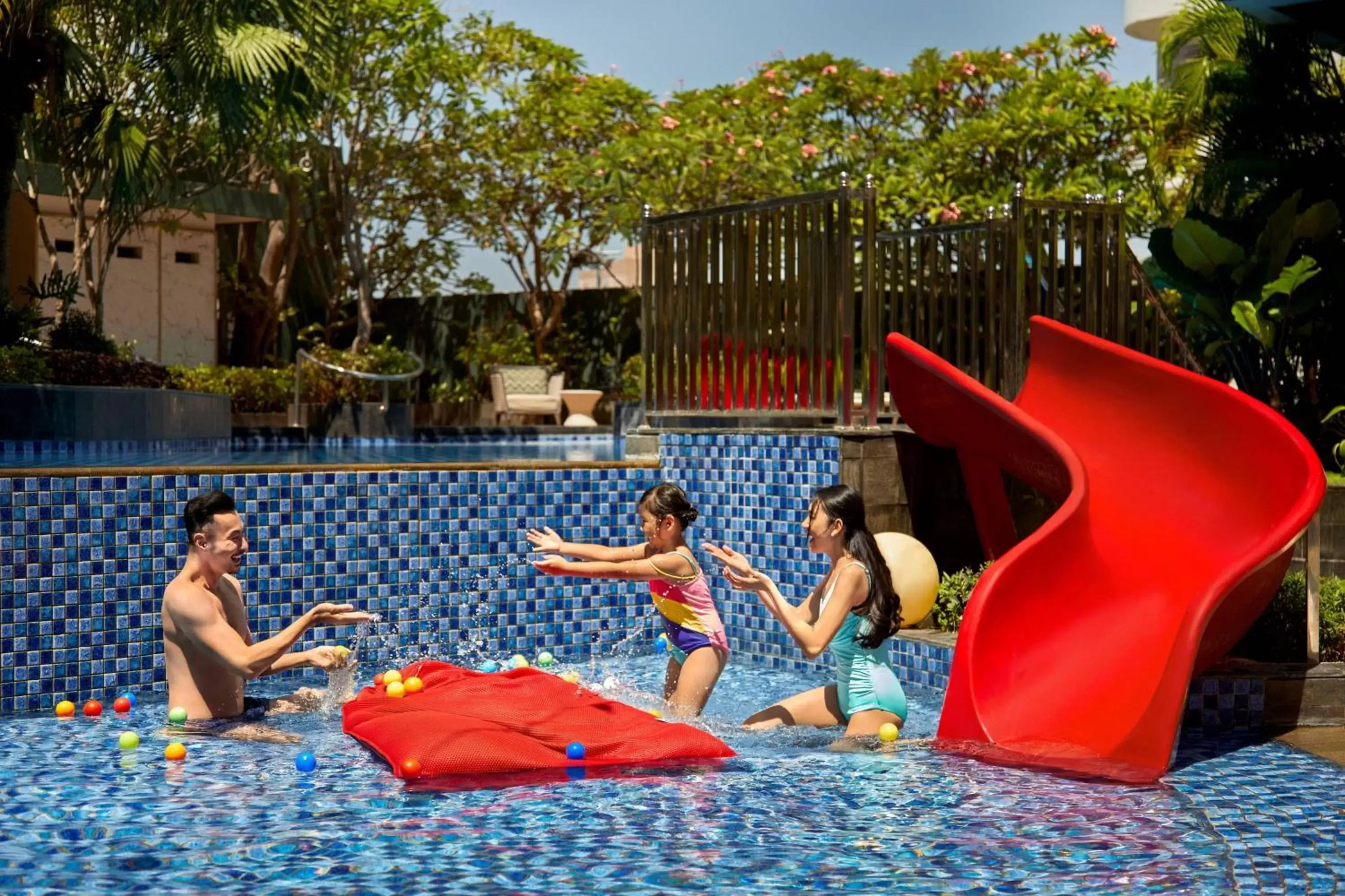 Swimming pool, Children in Four Points by Sheraton Surabaya, Tunjungan Plaza