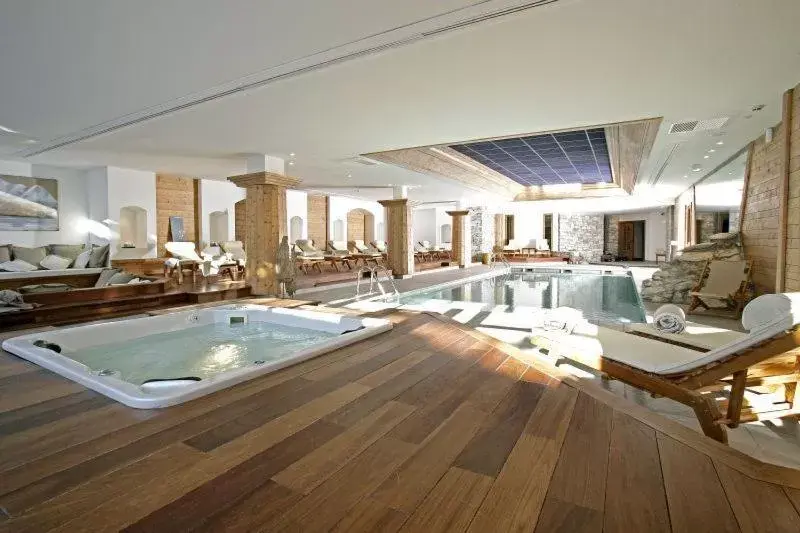 Spa and wellness centre/facilities, Swimming Pool in Hôtel Les Barmes De l'Ours