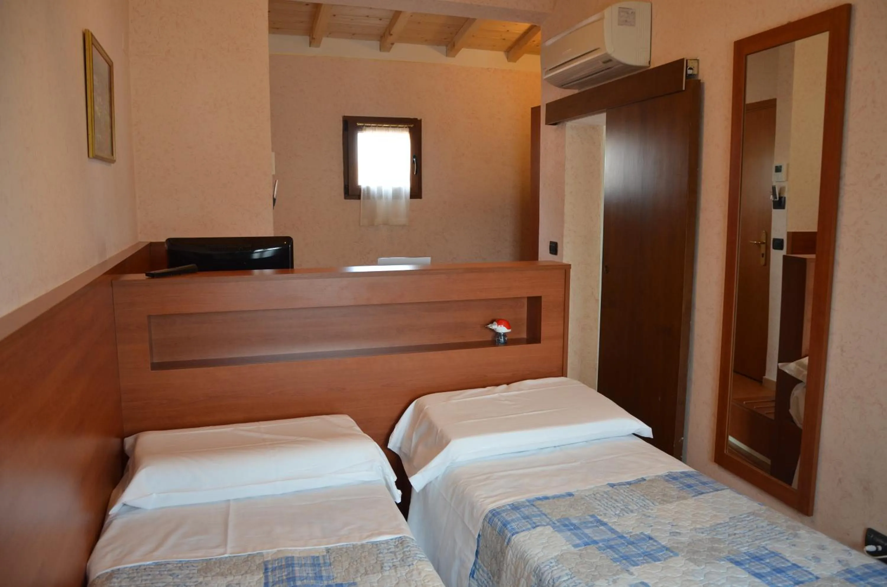 Photo of the whole room, Bed in Hotel Mia Cara & Spa