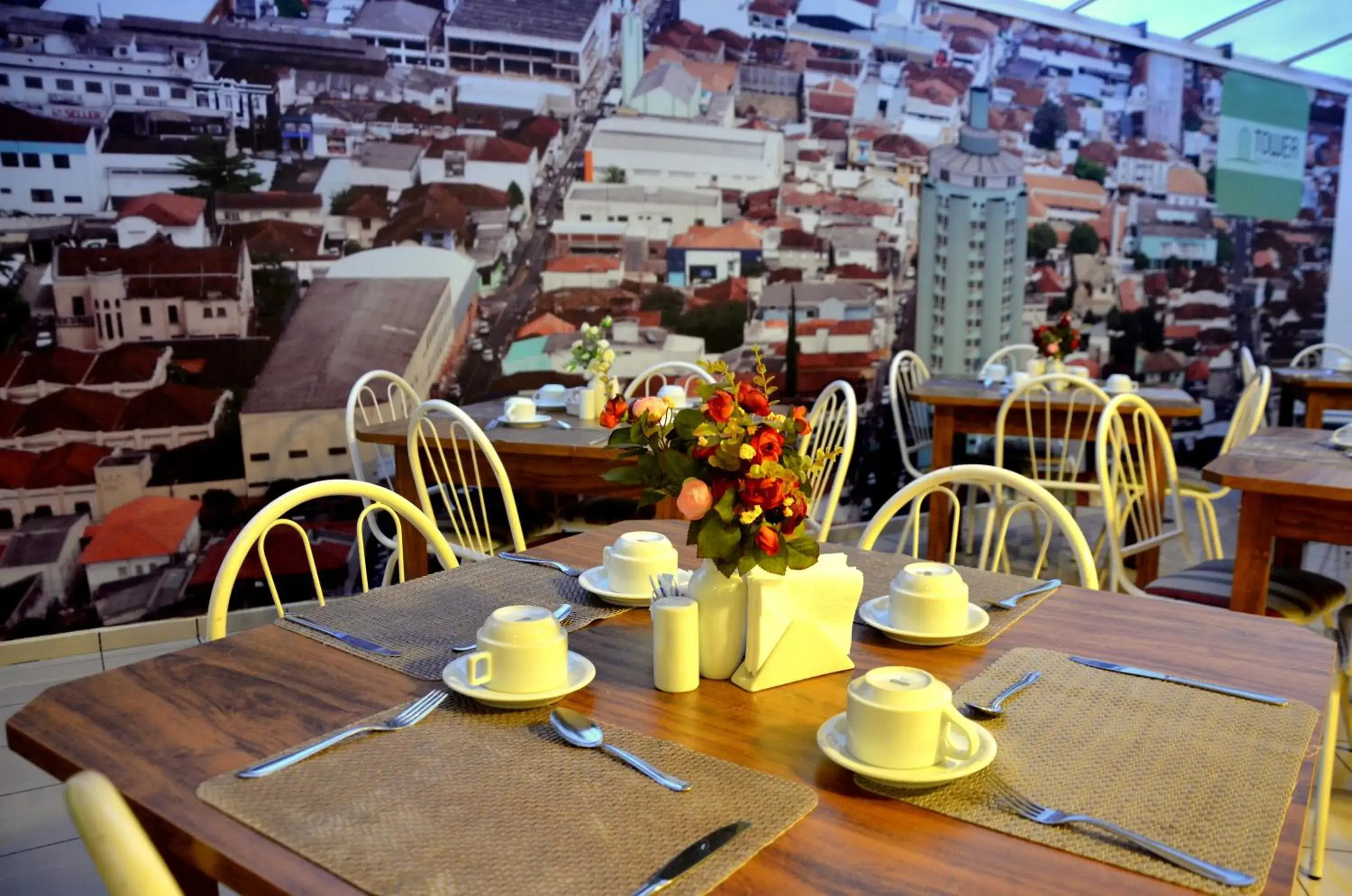 Restaurant/Places to Eat in Tower Franca Hotel