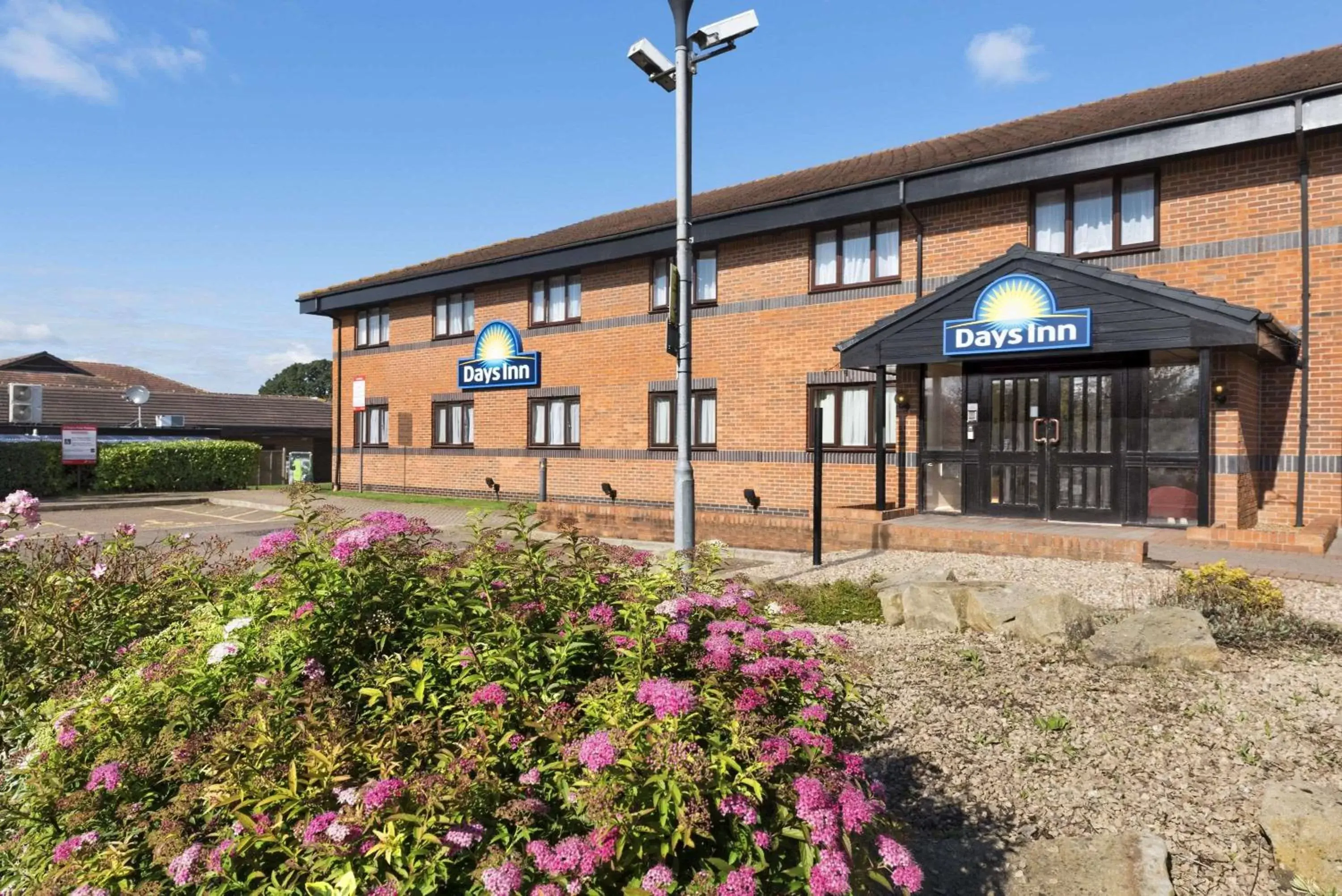 Property Building in Days Inn Hotel Warwick South - Southbound M40