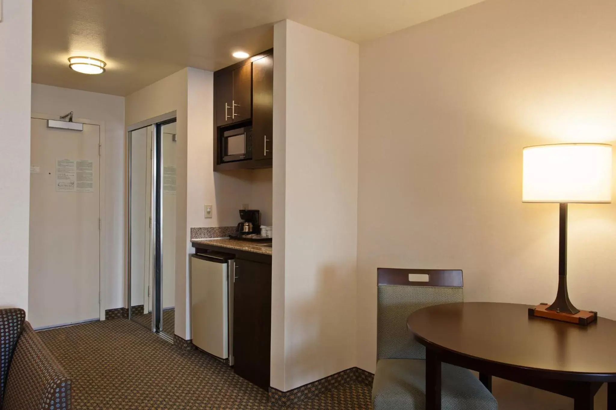 Photo of the whole room, Kitchen/Kitchenette in Holiday Inn Express Hotel & Suites Hermosa Beach, an IHG Hotel