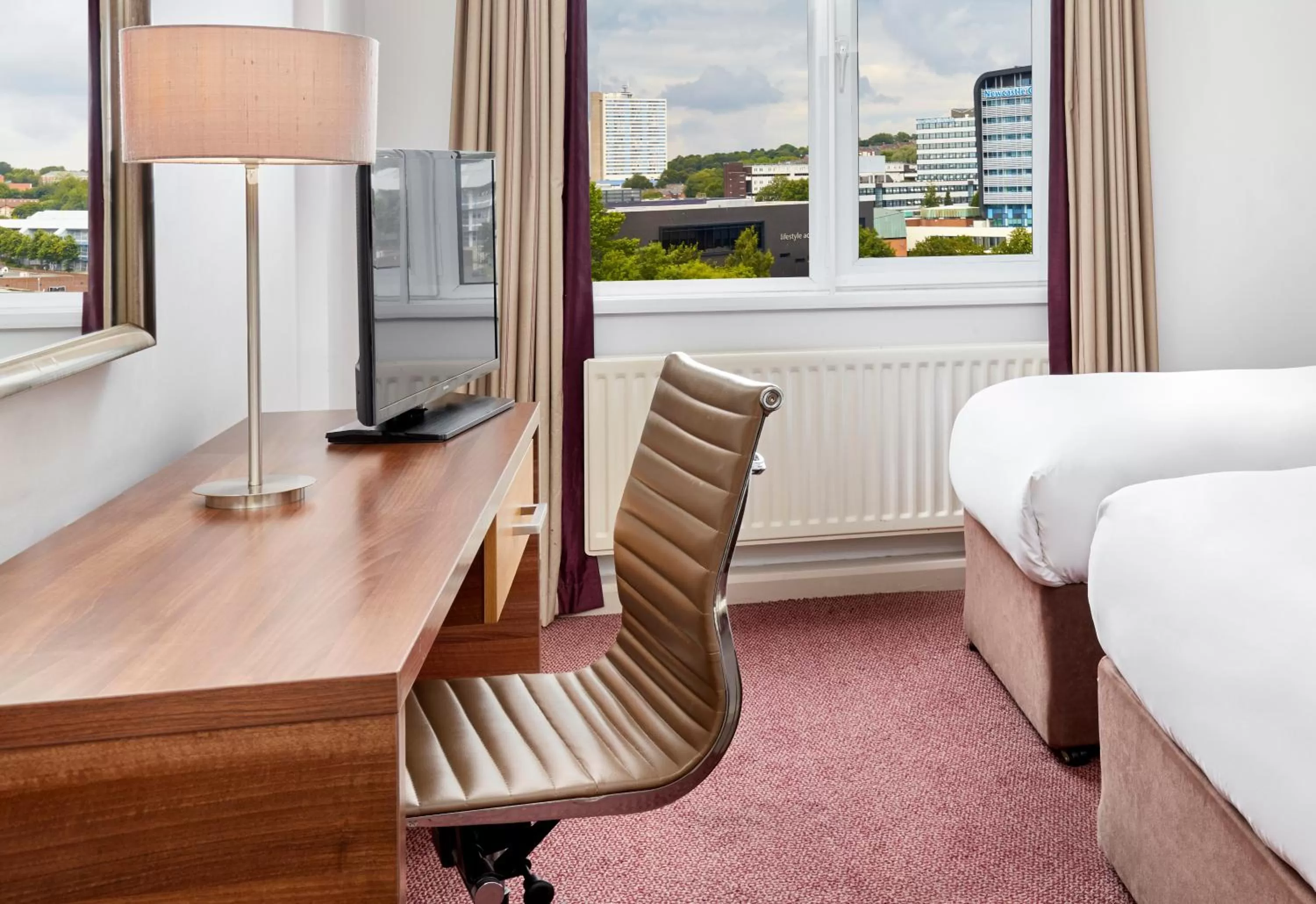 Standard Twin Room in Leonardo Hotel Newcastle Quayside - Formerly Jurys Inn
