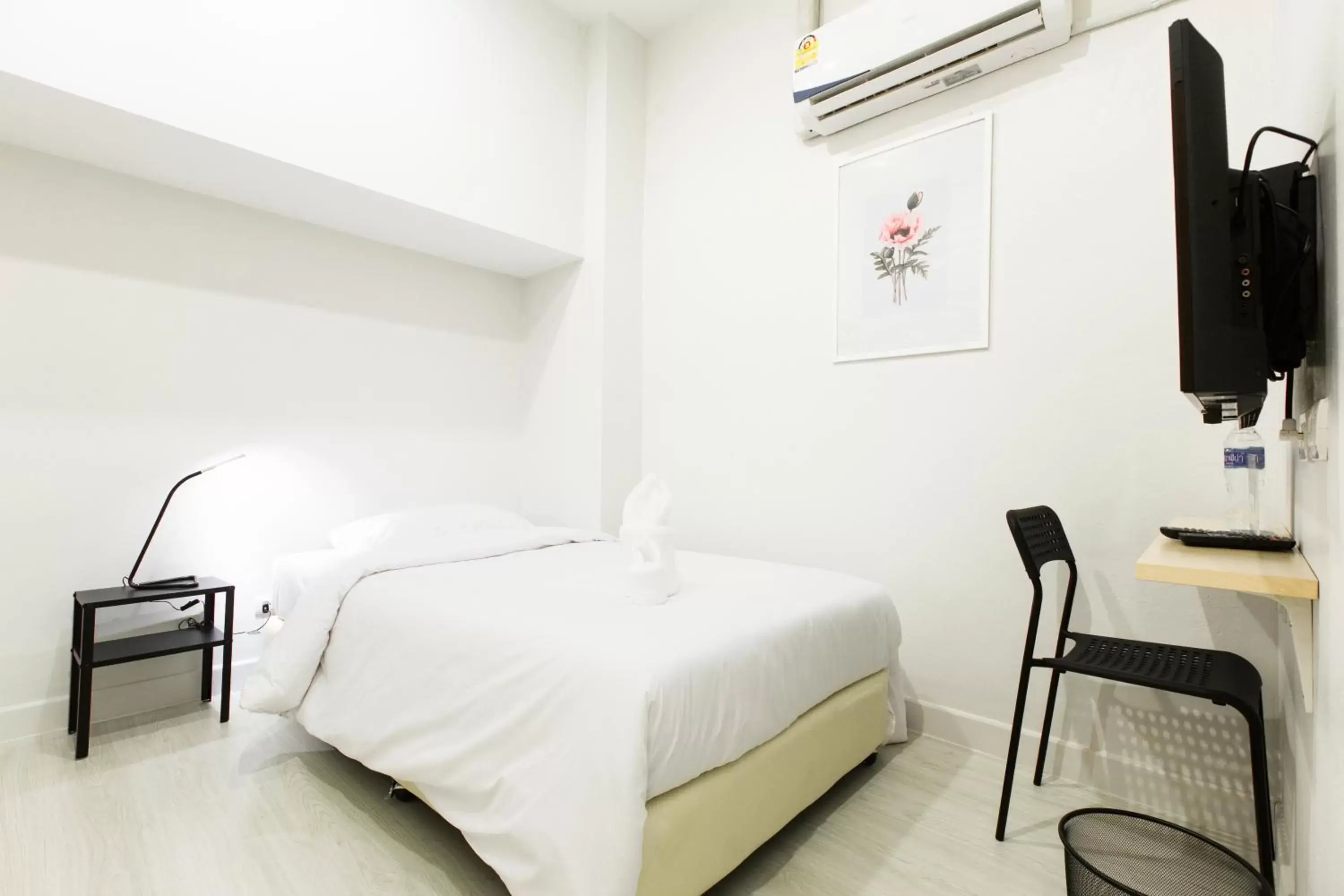 Bed in Metro hotel Bed in Metro hotel