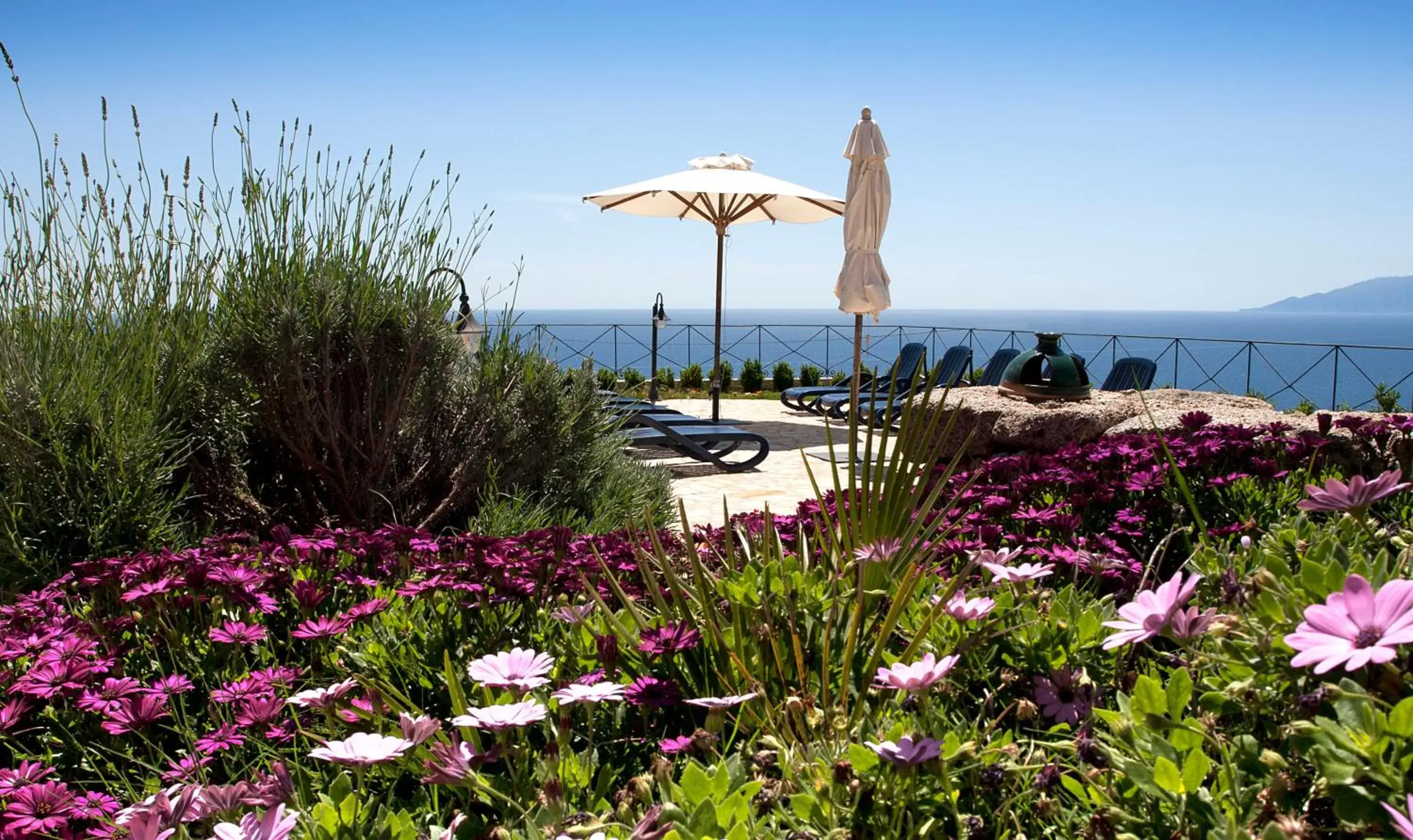 Garden in Hotel Villa Gustui Maris