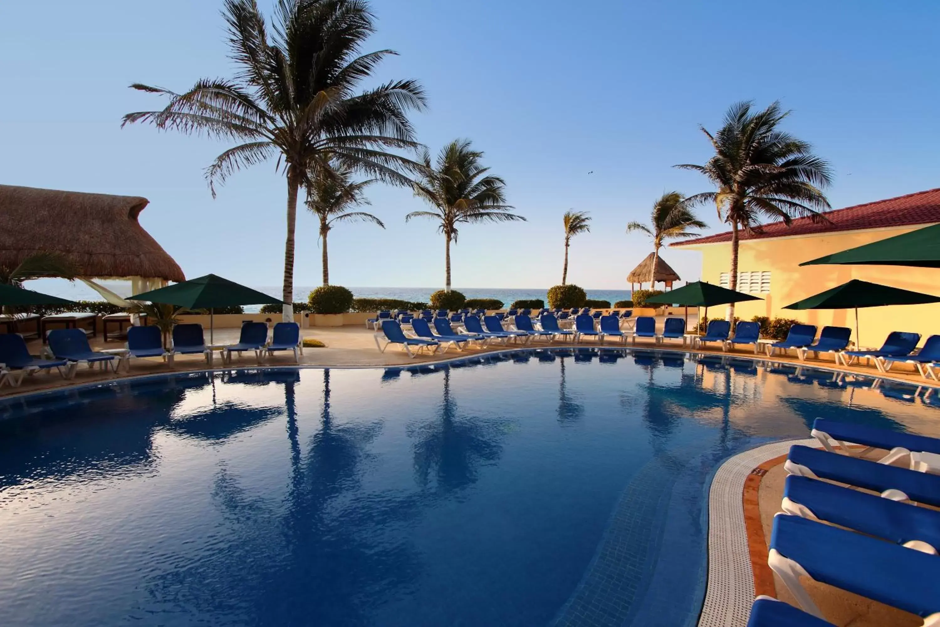 Swimming Pool in GR Solaris Cancun All Inclusive