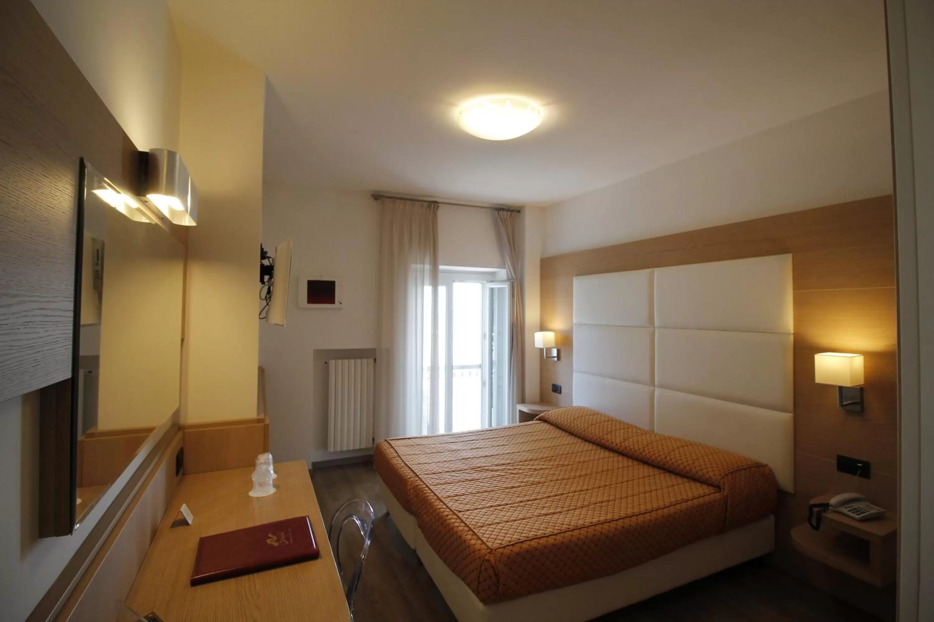 Bedroom, Bed in Hotel Europa