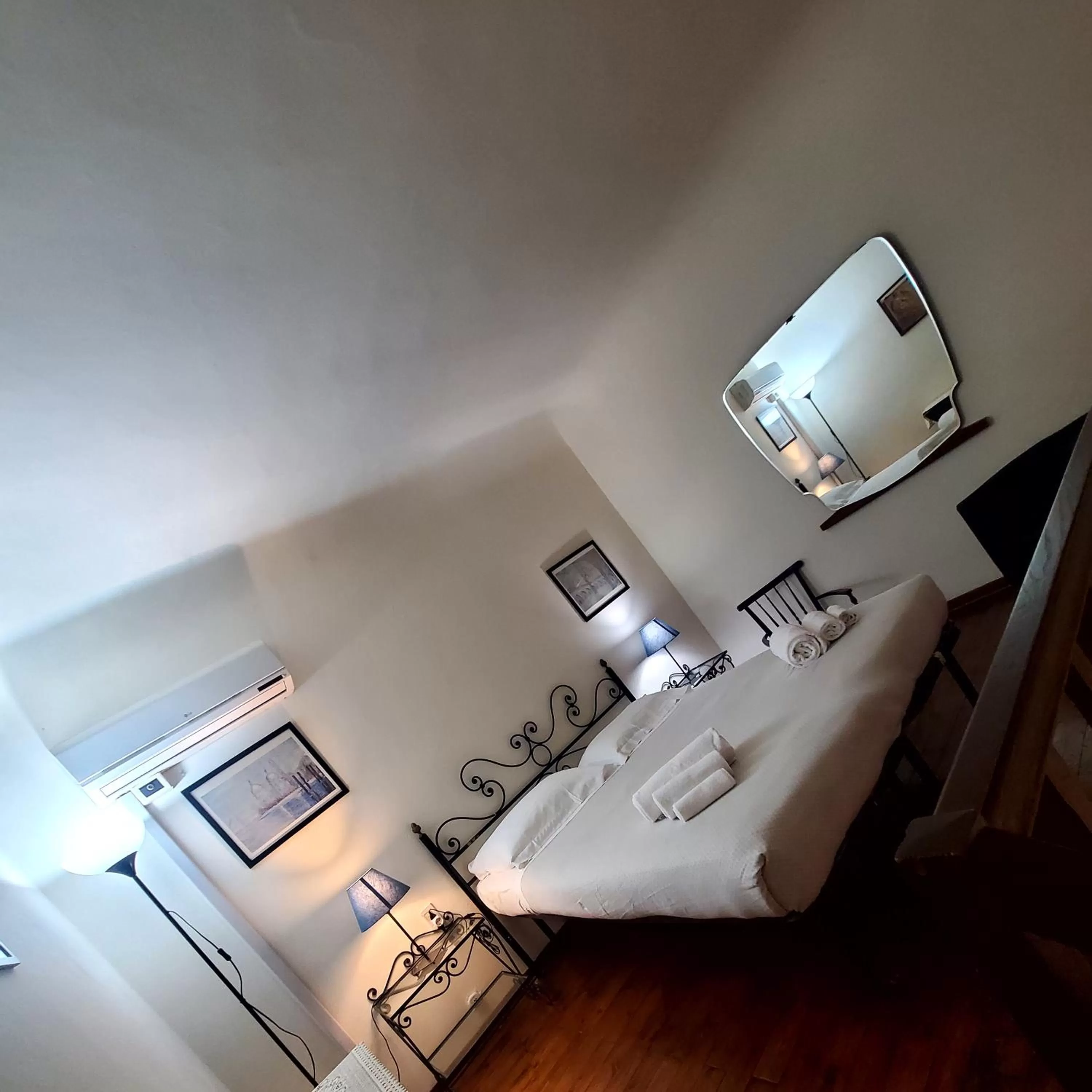 Photo of the whole room, Bed in Hotel Fedora