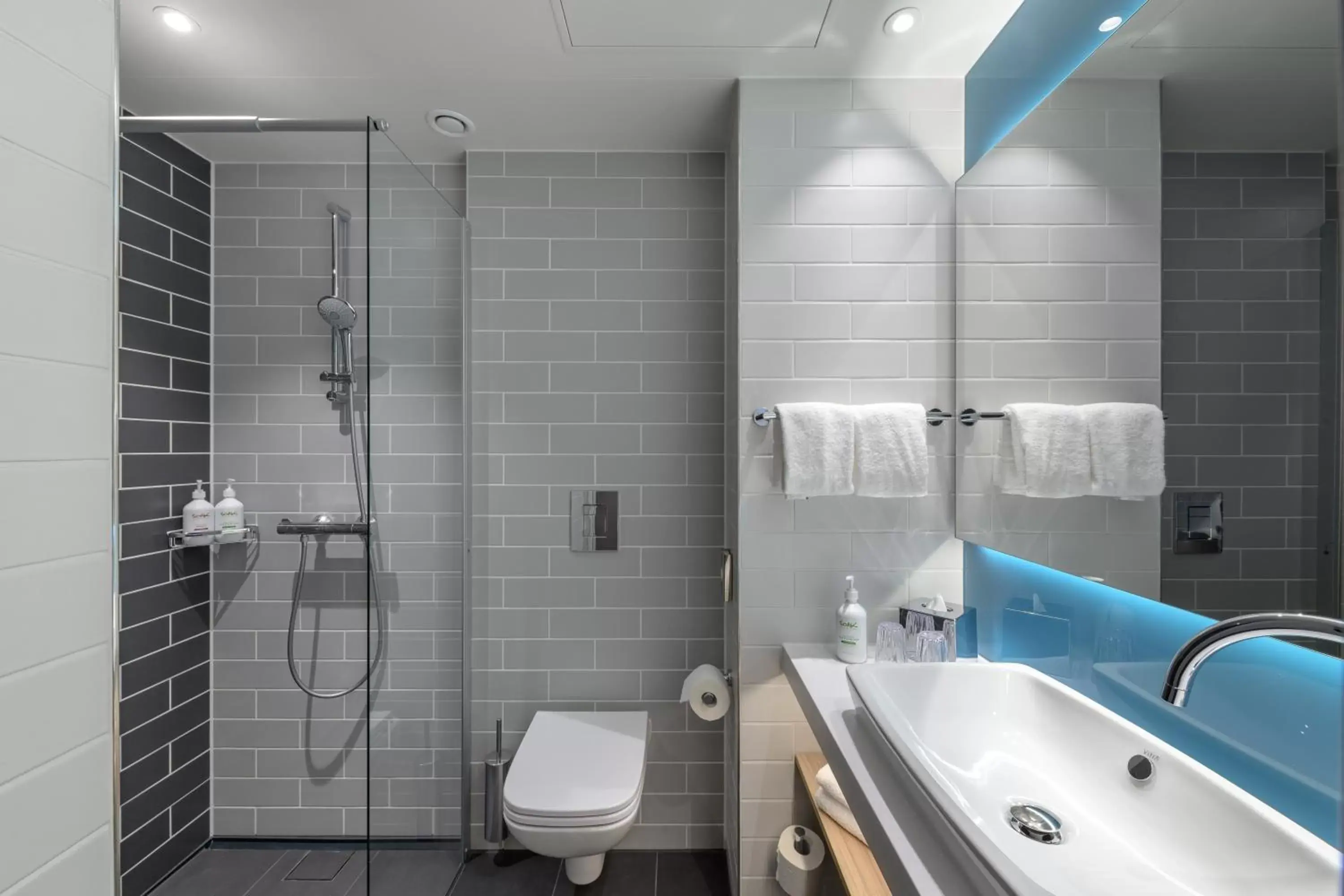 Bathroom in Holiday Inn Express - Fulda, an IHG Hotel