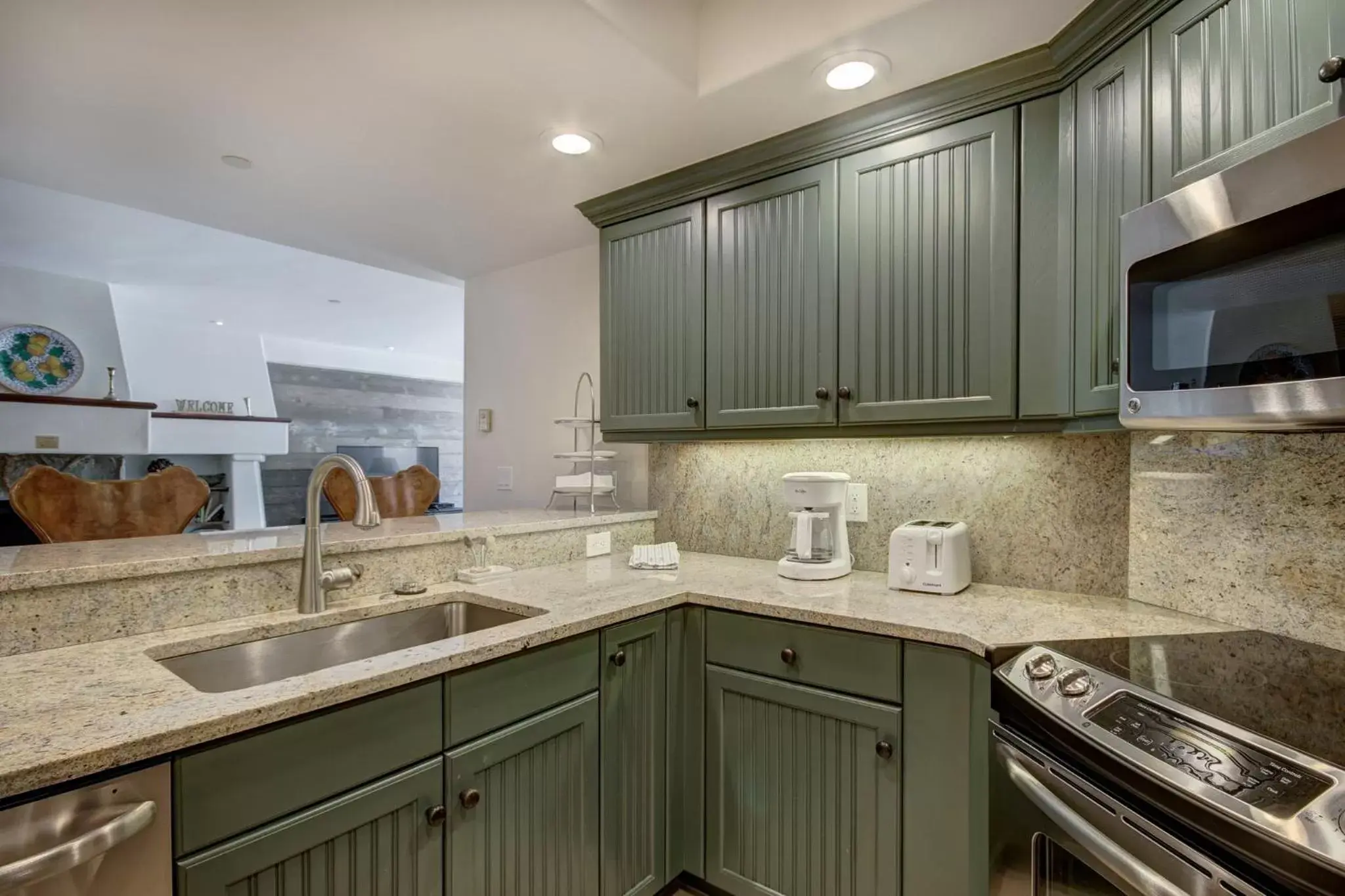 Kitchen or kitchenette, Kitchen/Kitchenette in The Pines Lodge, a RockResort