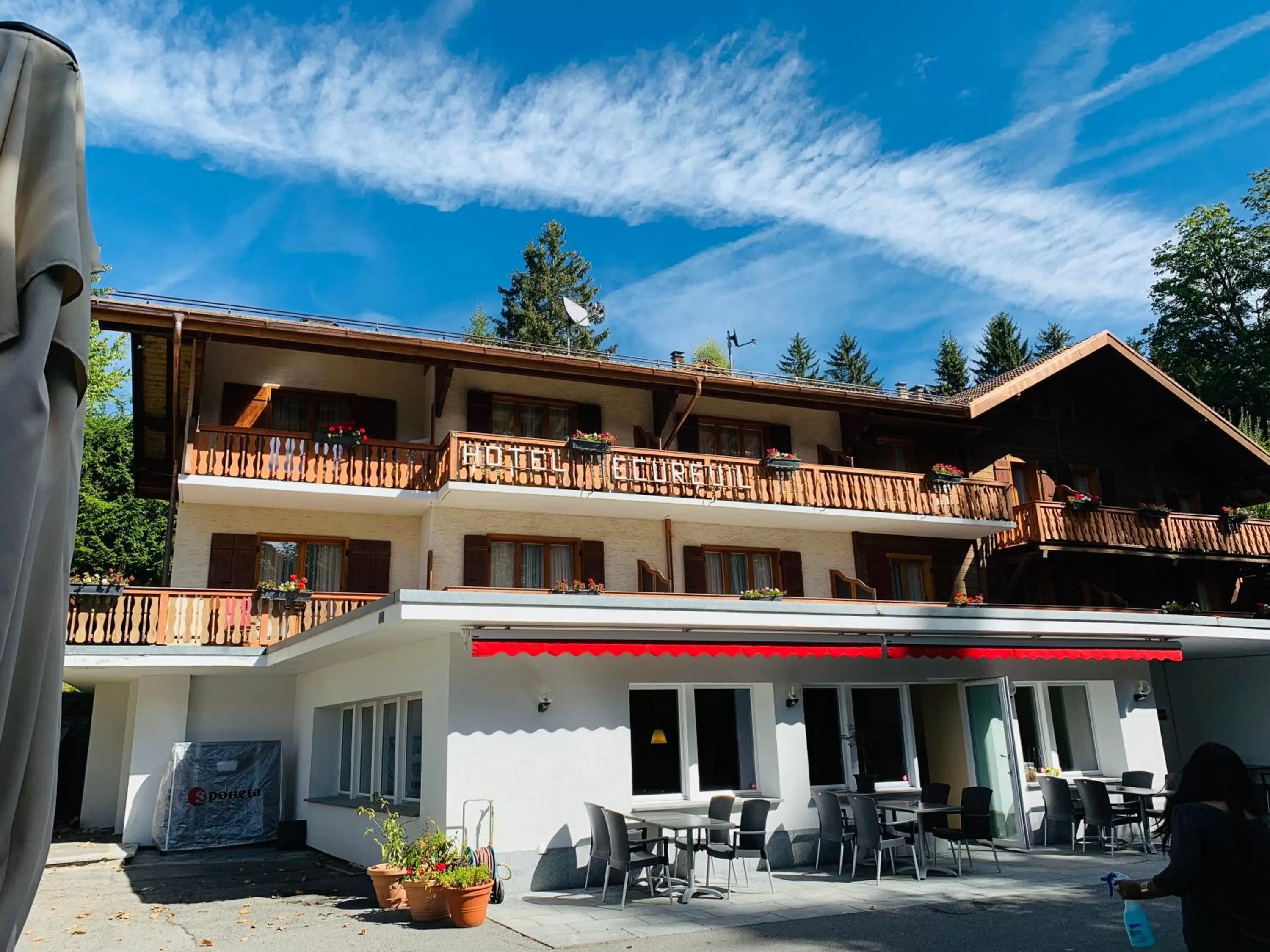 Facade/entrance in Hôtel Ecureuil Villars