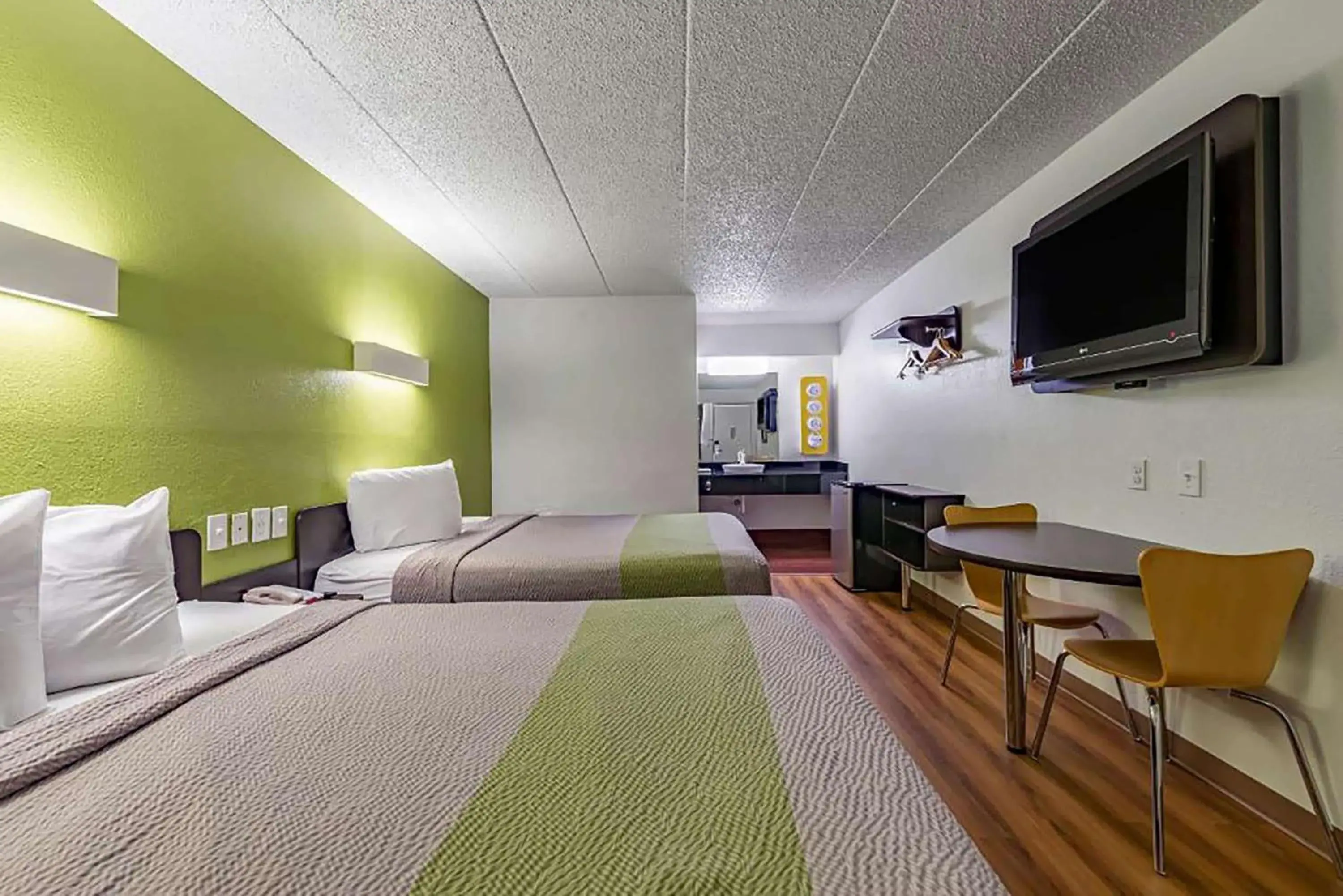 Queen Room with Two Queen Beds - single occupancy - Non-Smoking in Motel 6-Cincinnati, OH - Central - Norwood Queen Room with Two Queen Beds - single occupancy - Non-Smoking in Motel 6-Cincinnati, OH - Central - Norwood