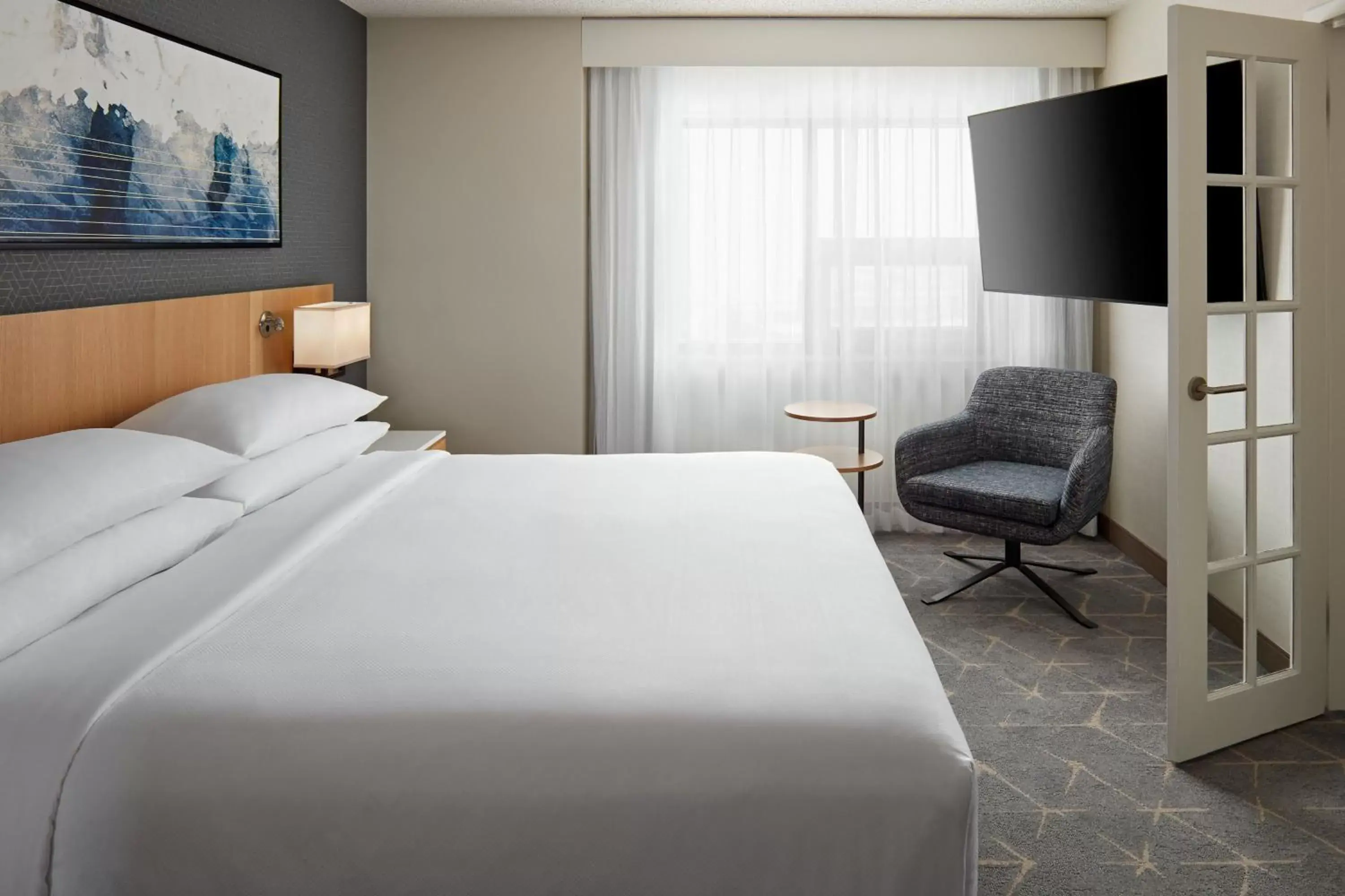 Bedroom, Bed in Delta Hotels Calgary Airport In-Terminal