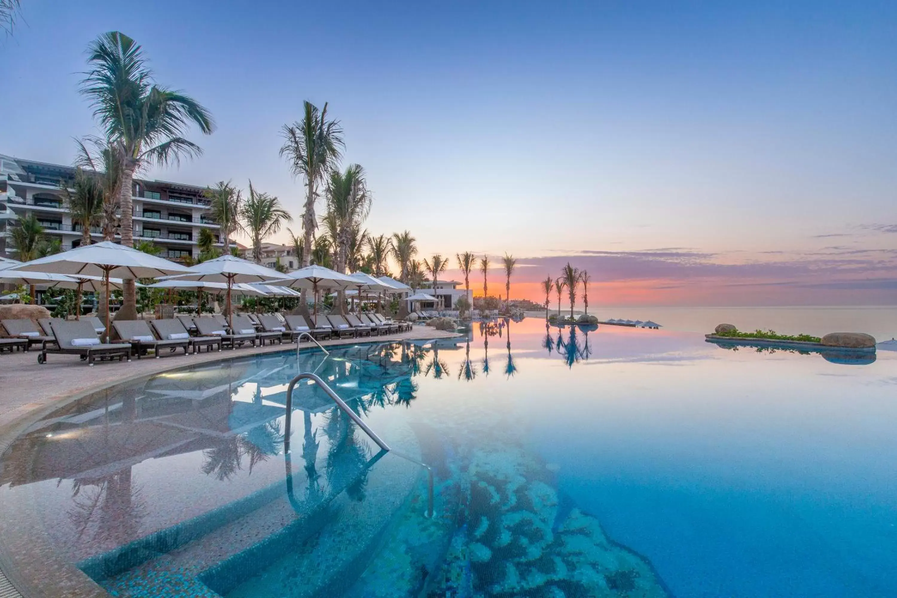 Swimming Pool in Villa La Valencia Beach Resort & Spa Los Cabos